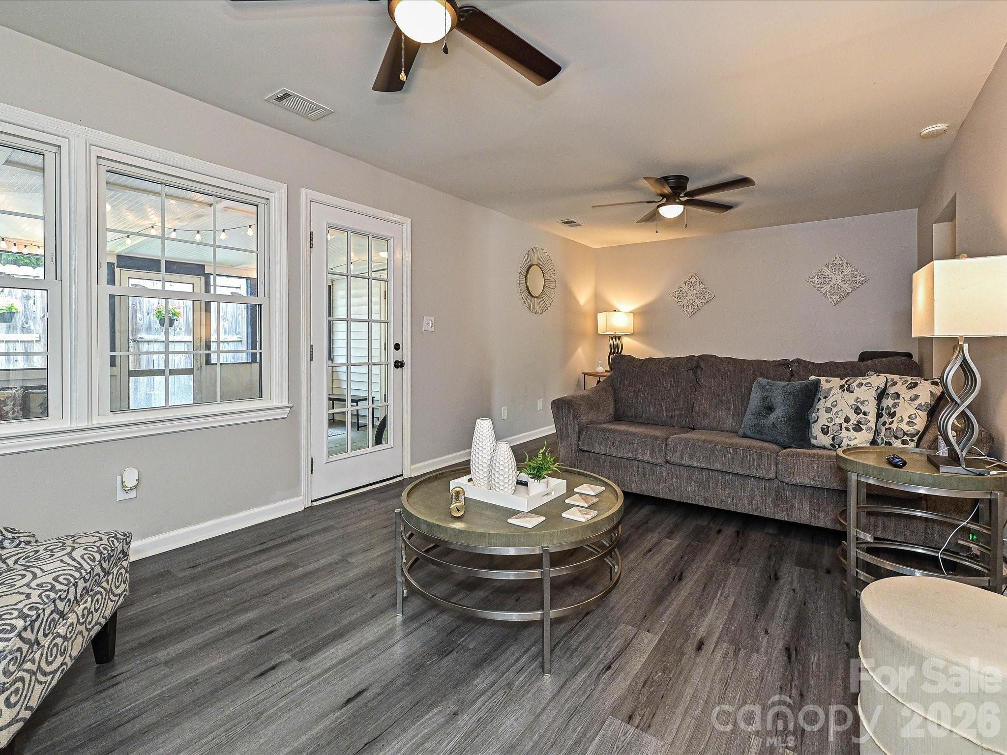 8069 Regent Park Lane — Charlotte