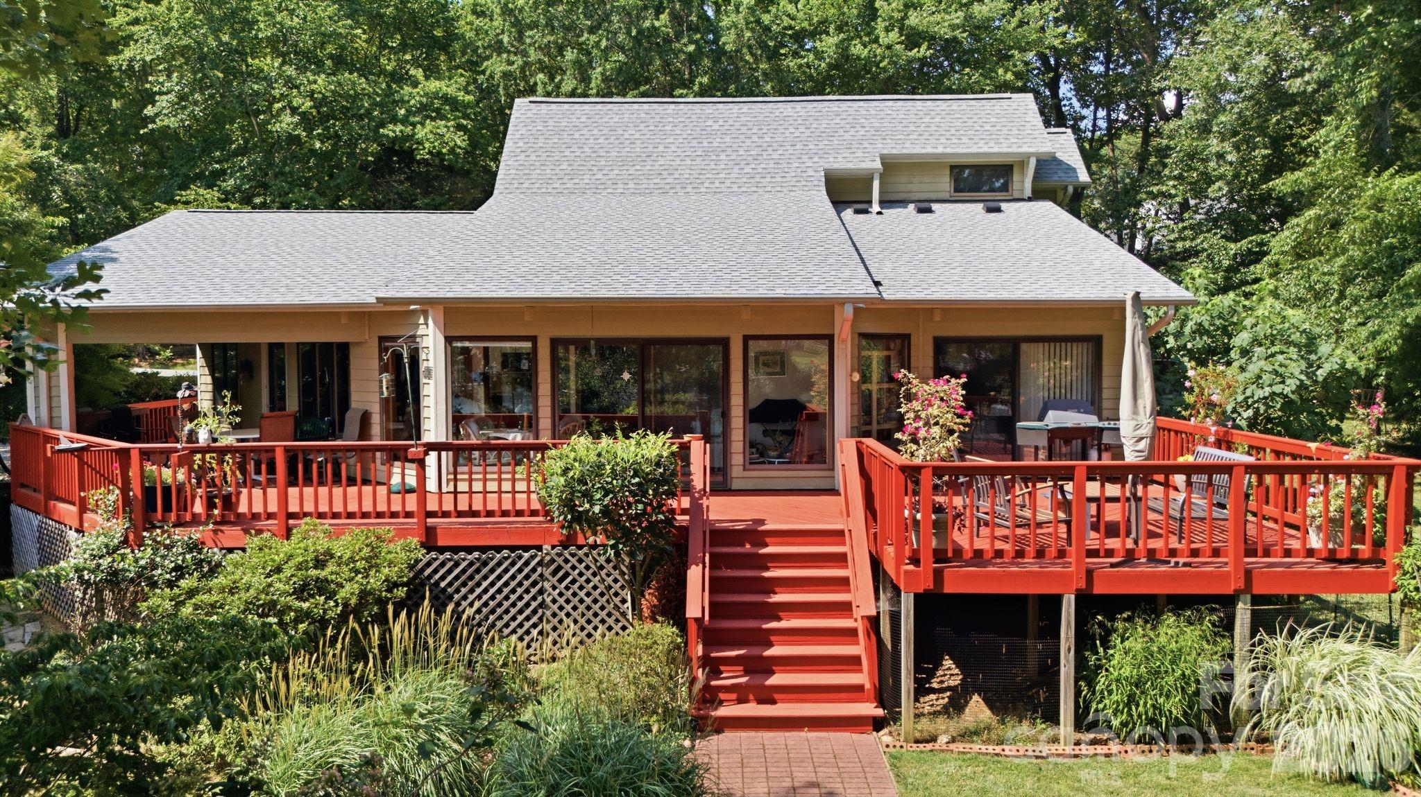 125 Misty Cove Lane — Mooresville