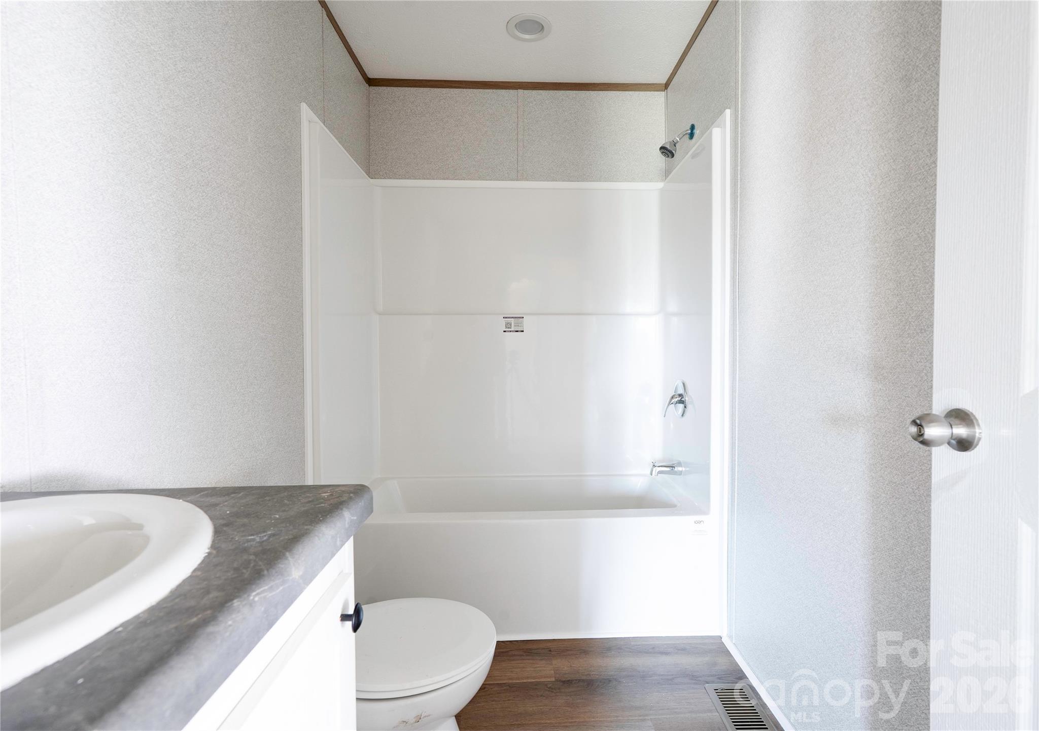 804 Eagleview Lane — Lawndale