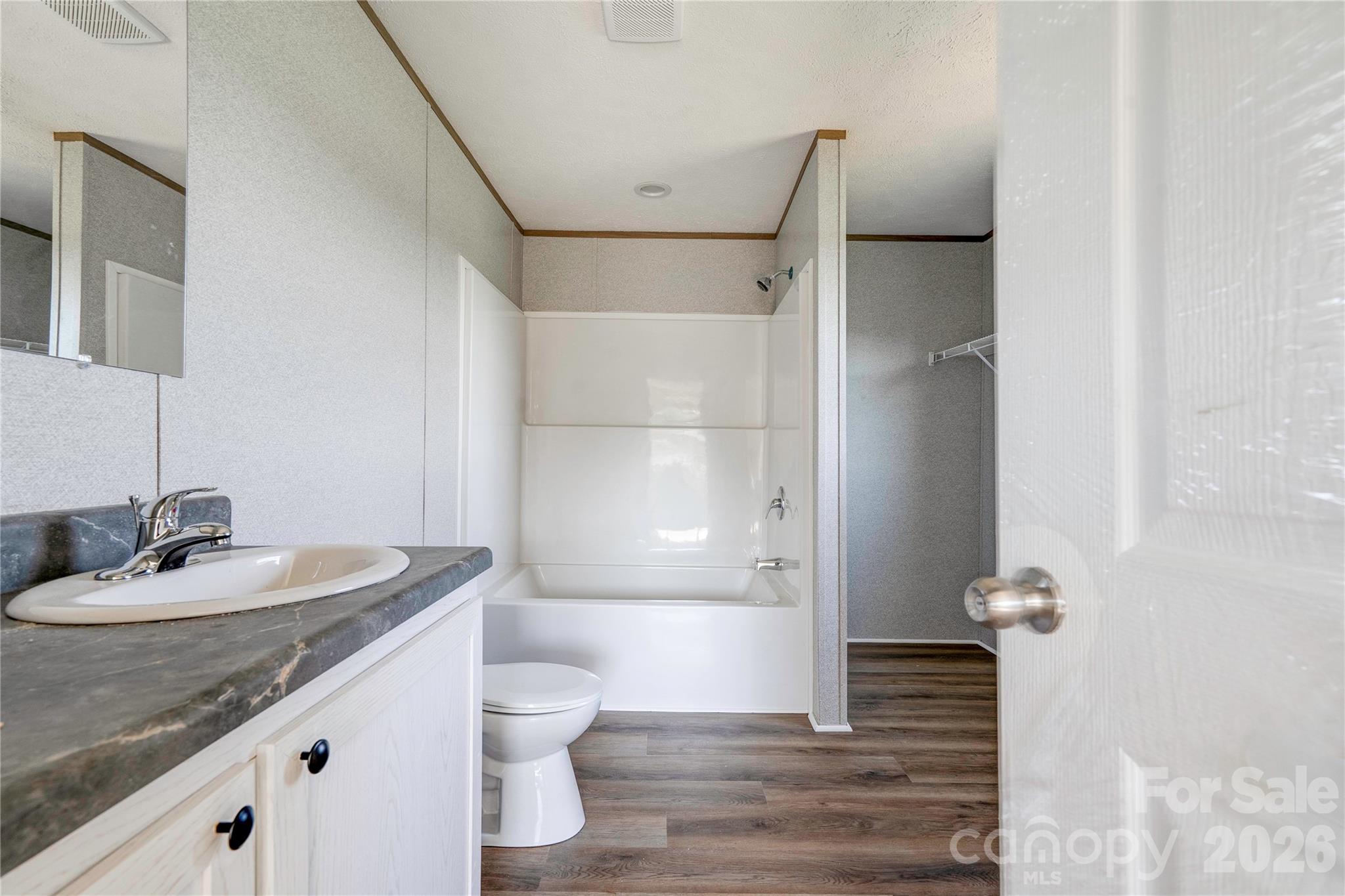 804 Eagleview Lane — Lawndale