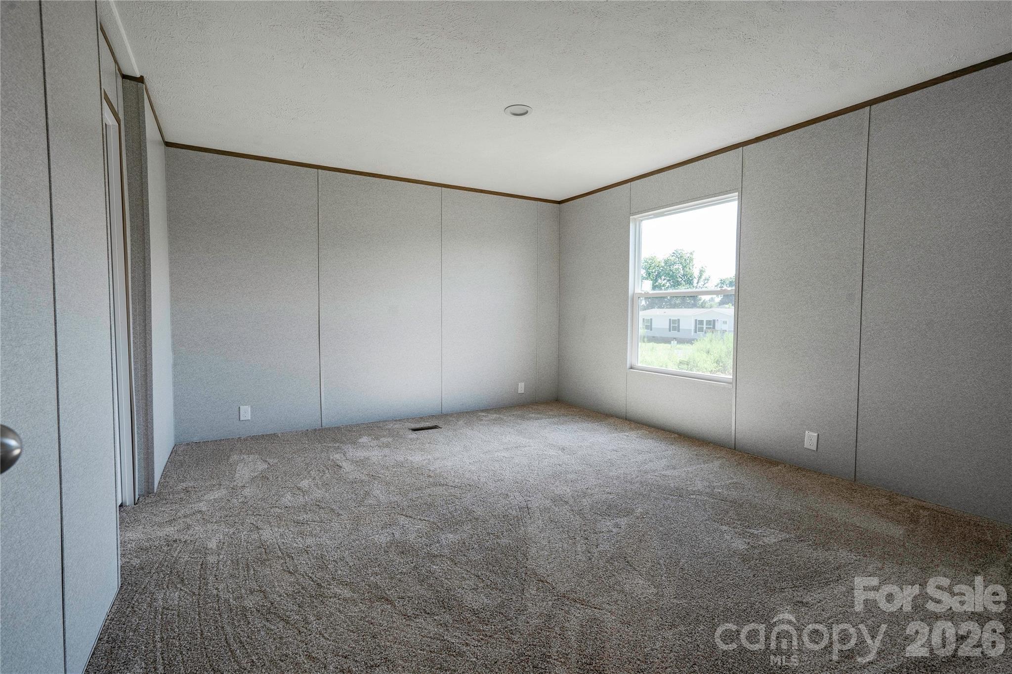 804 Eagleview Lane — Lawndale