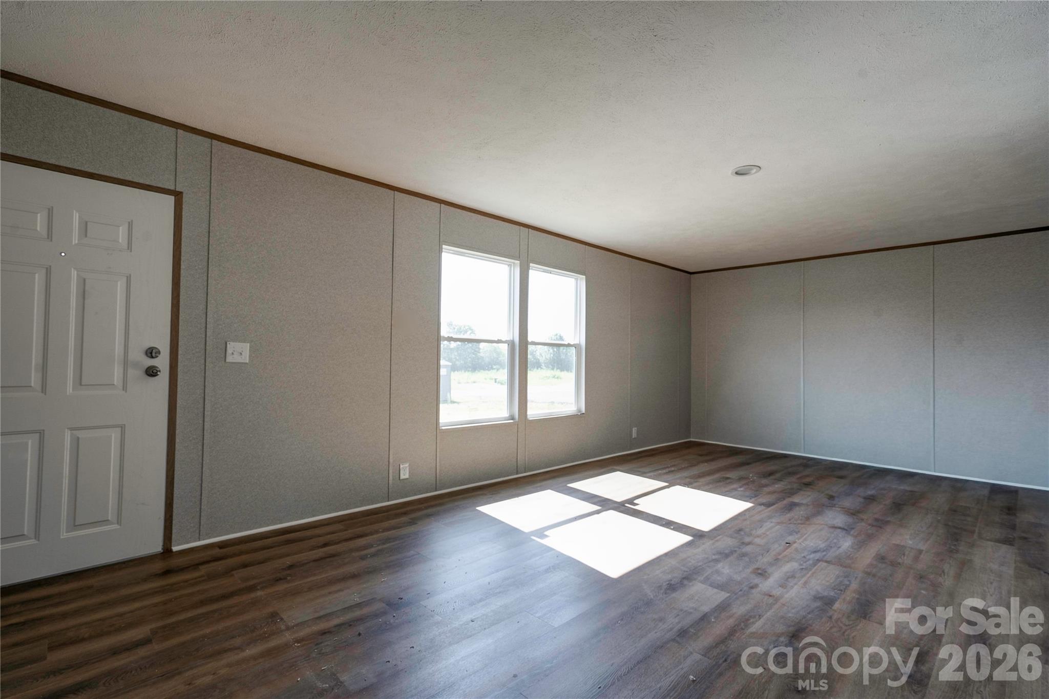 804 Eagleview Lane — Lawndale