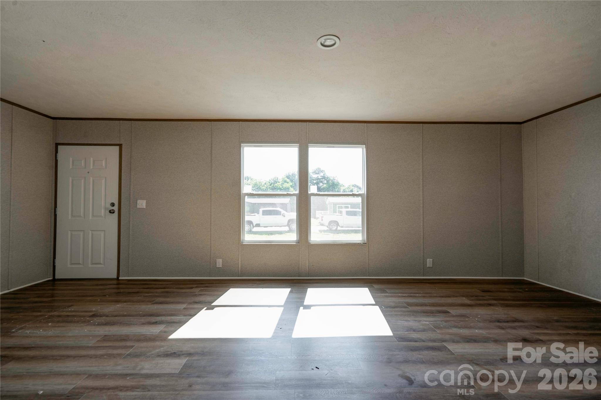 804 Eagleview Lane — Lawndale