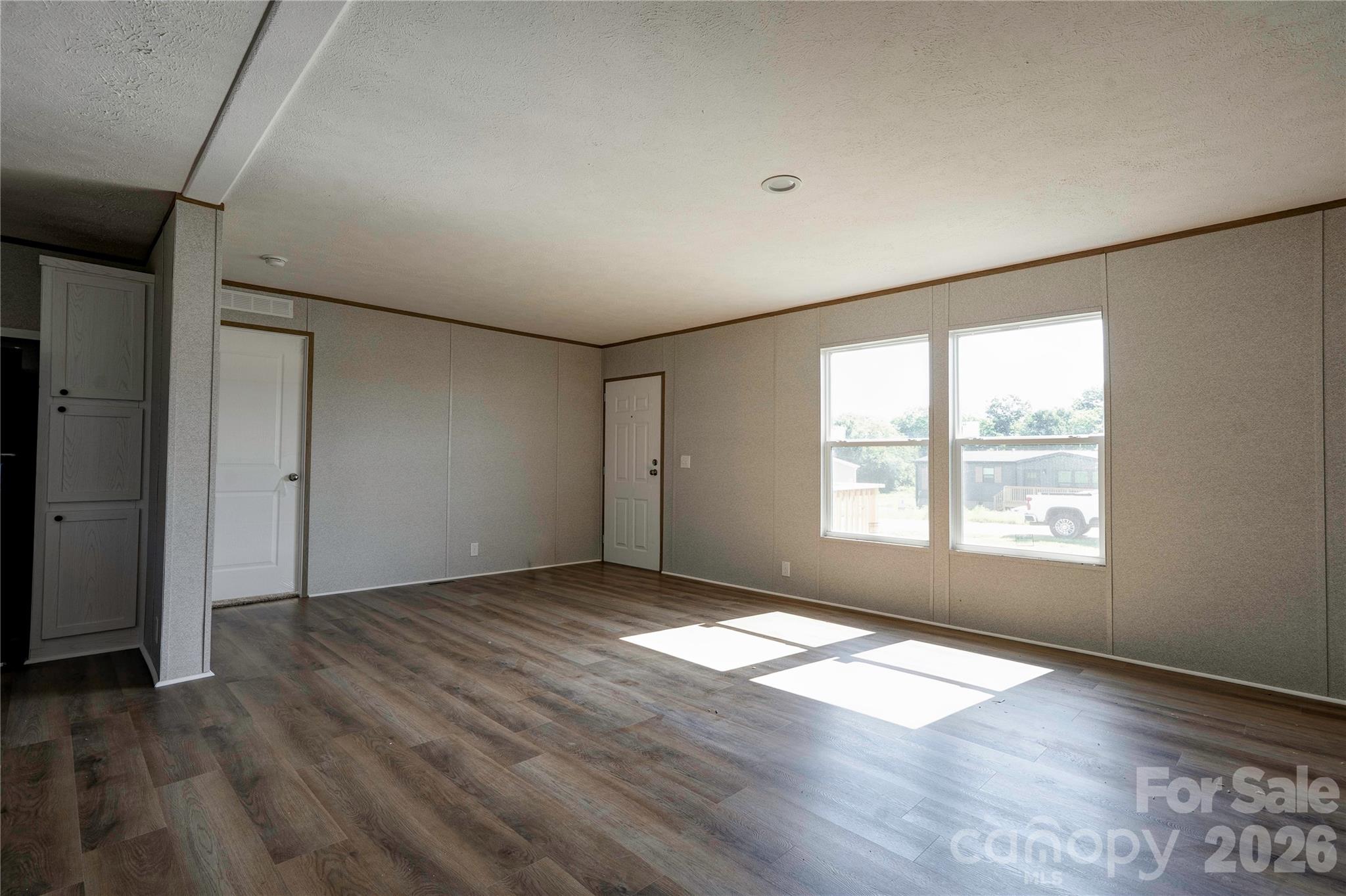 804 Eagleview Lane — Lawndale