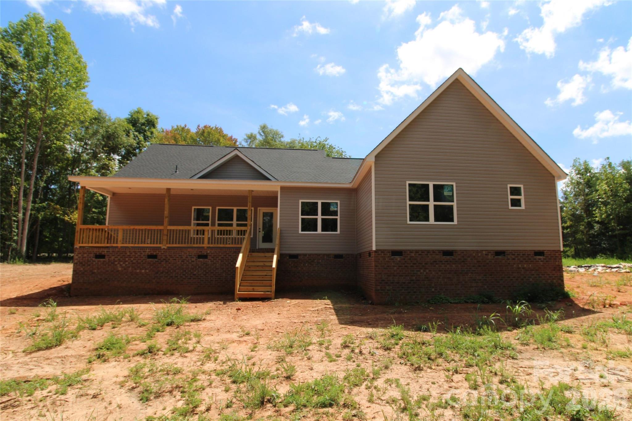 989 Rhyne Road — Clover
