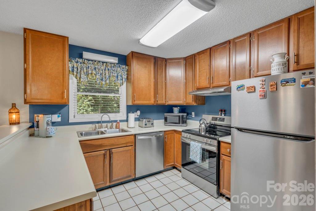 655 Overlook Drive — Spruce Pine