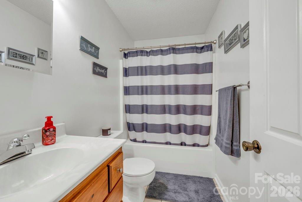 655 Overlook Drive — Spruce Pine