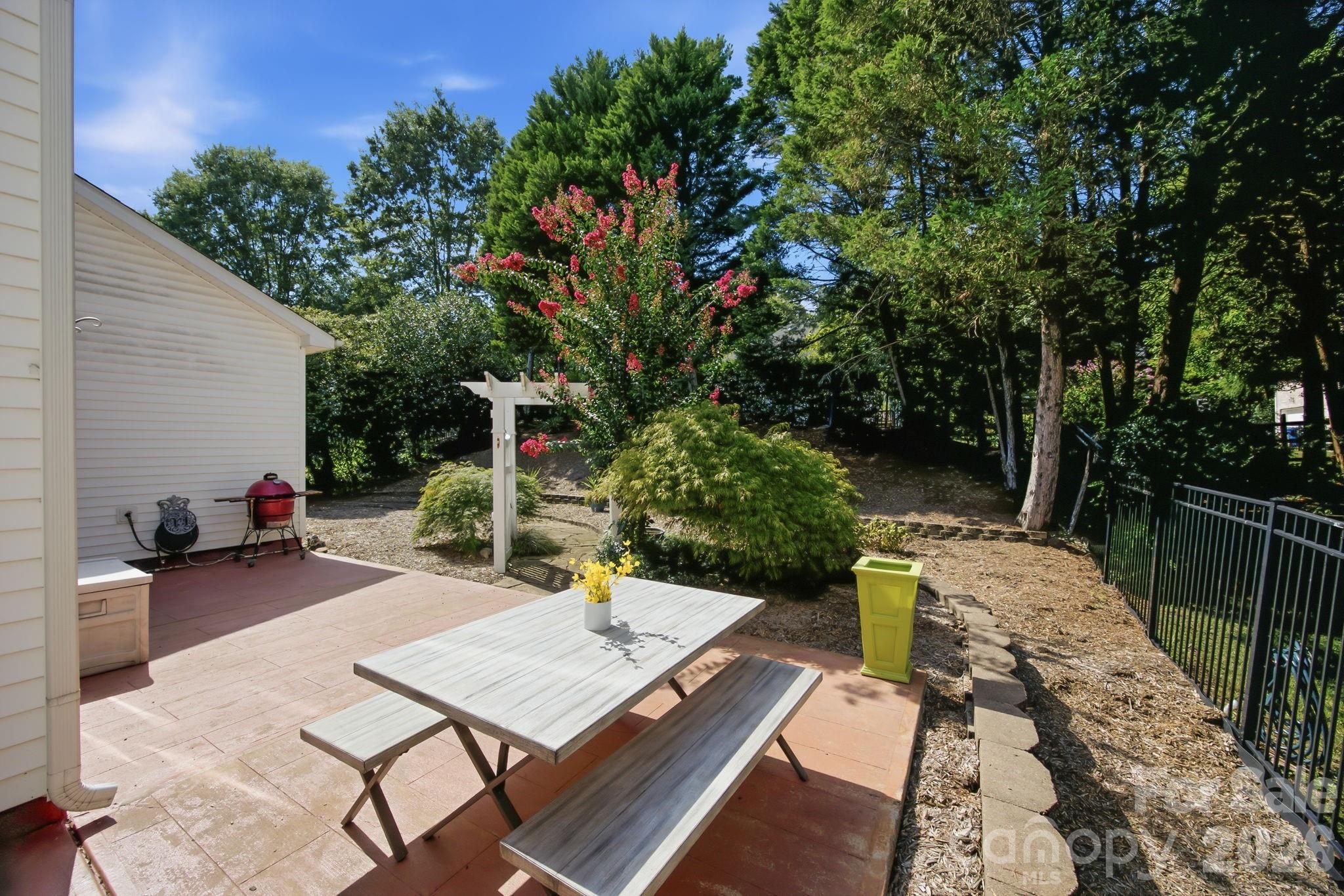 8025 Cottsbrooke Drive — Huntersville