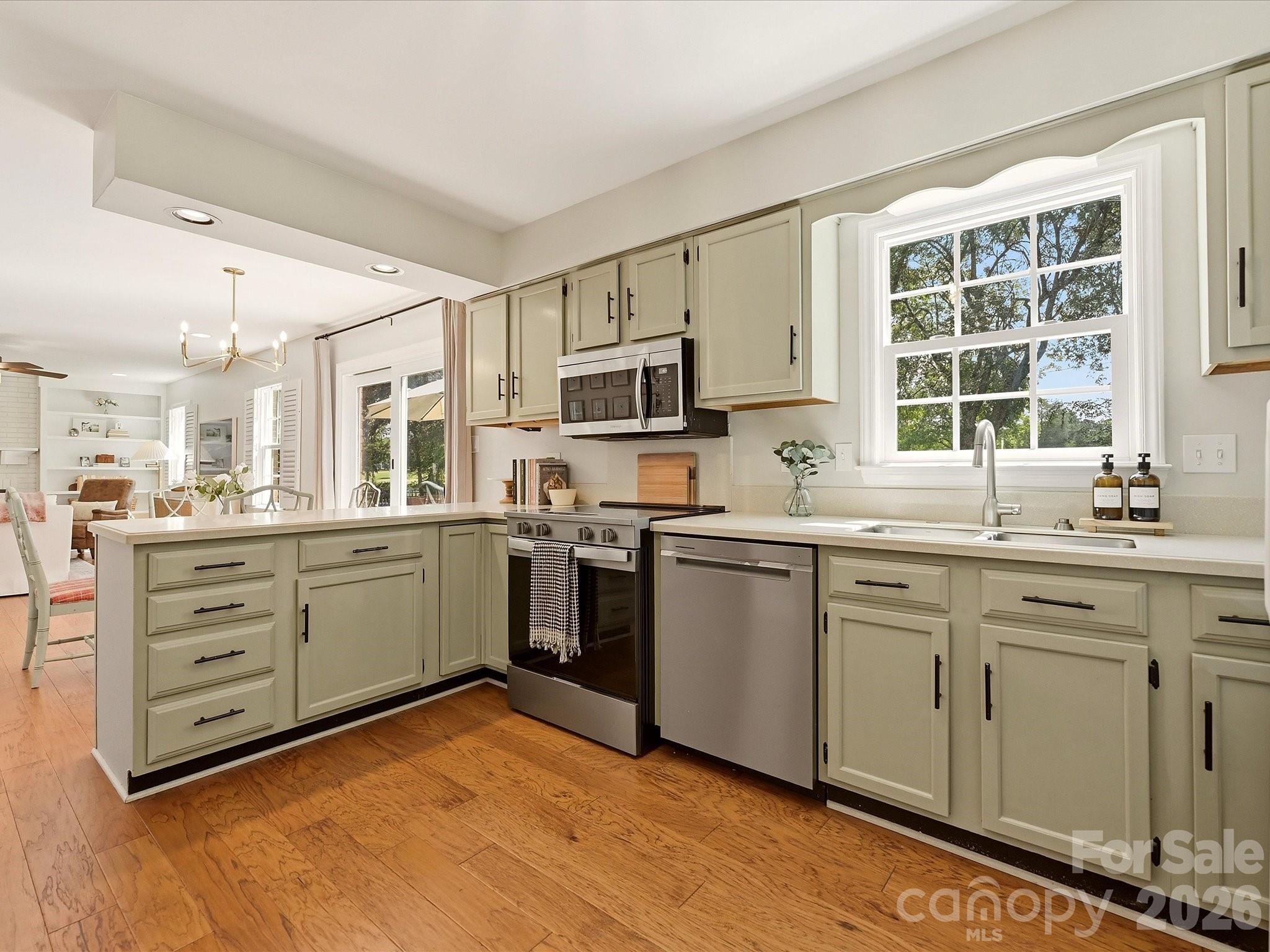 4638 DEANSCROFT Drive — Charlotte