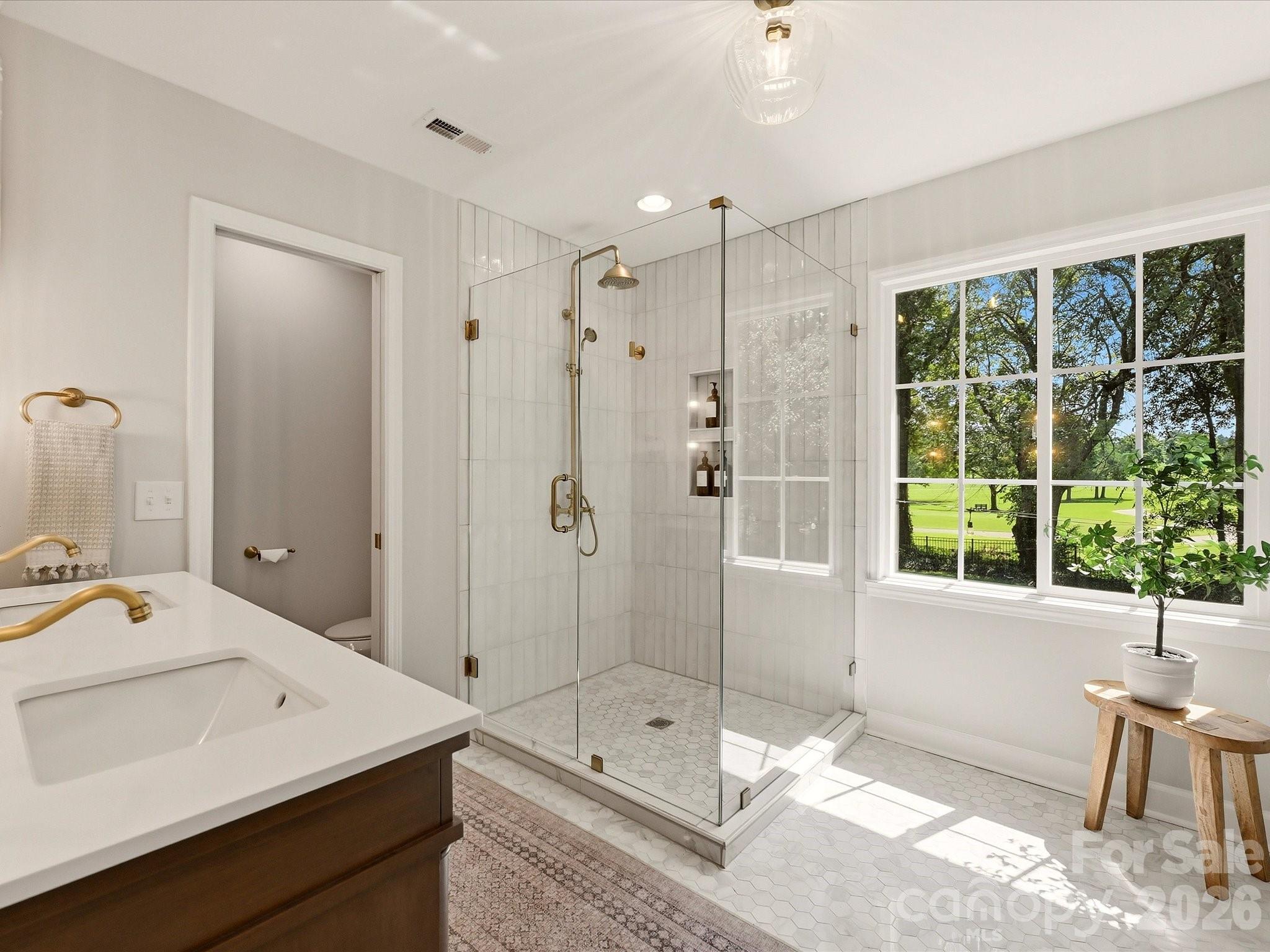 4638 DEANSCROFT Drive — Charlotte