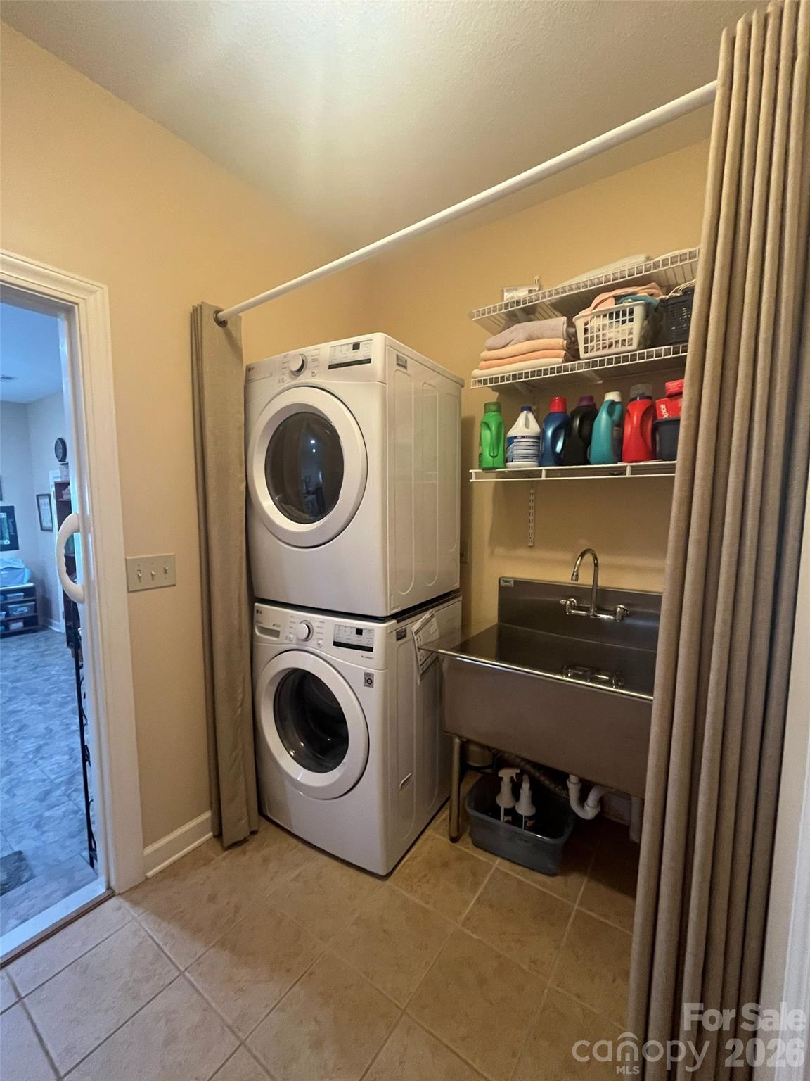 150 Holly Springs Road — Hendersonville