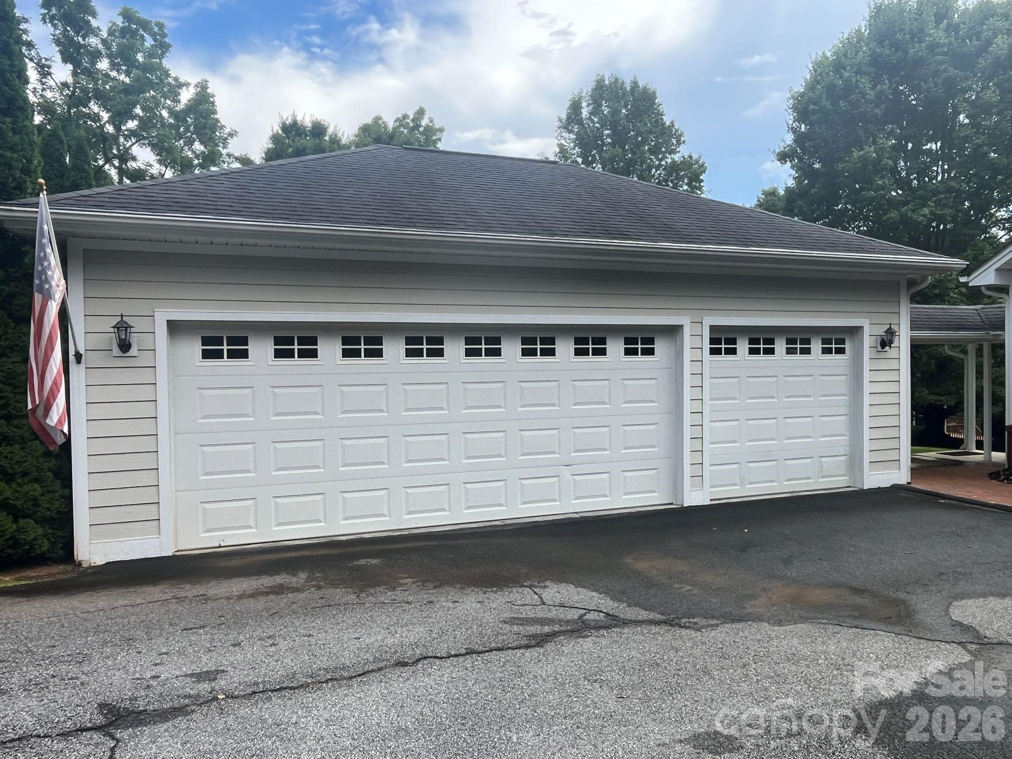 150 Holly Springs Road — Hendersonville