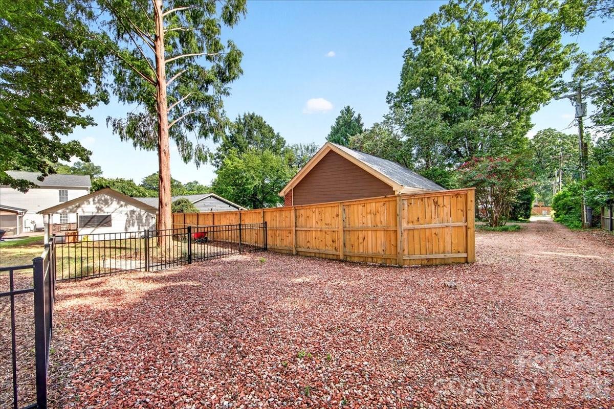 1717 Nassau Boulevard — Charlotte