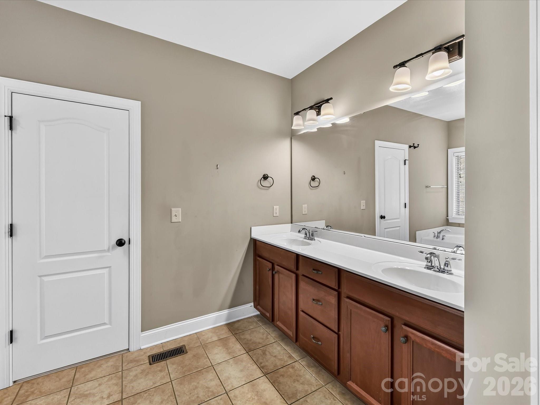 11203 Warfield Avenue — Huntersville