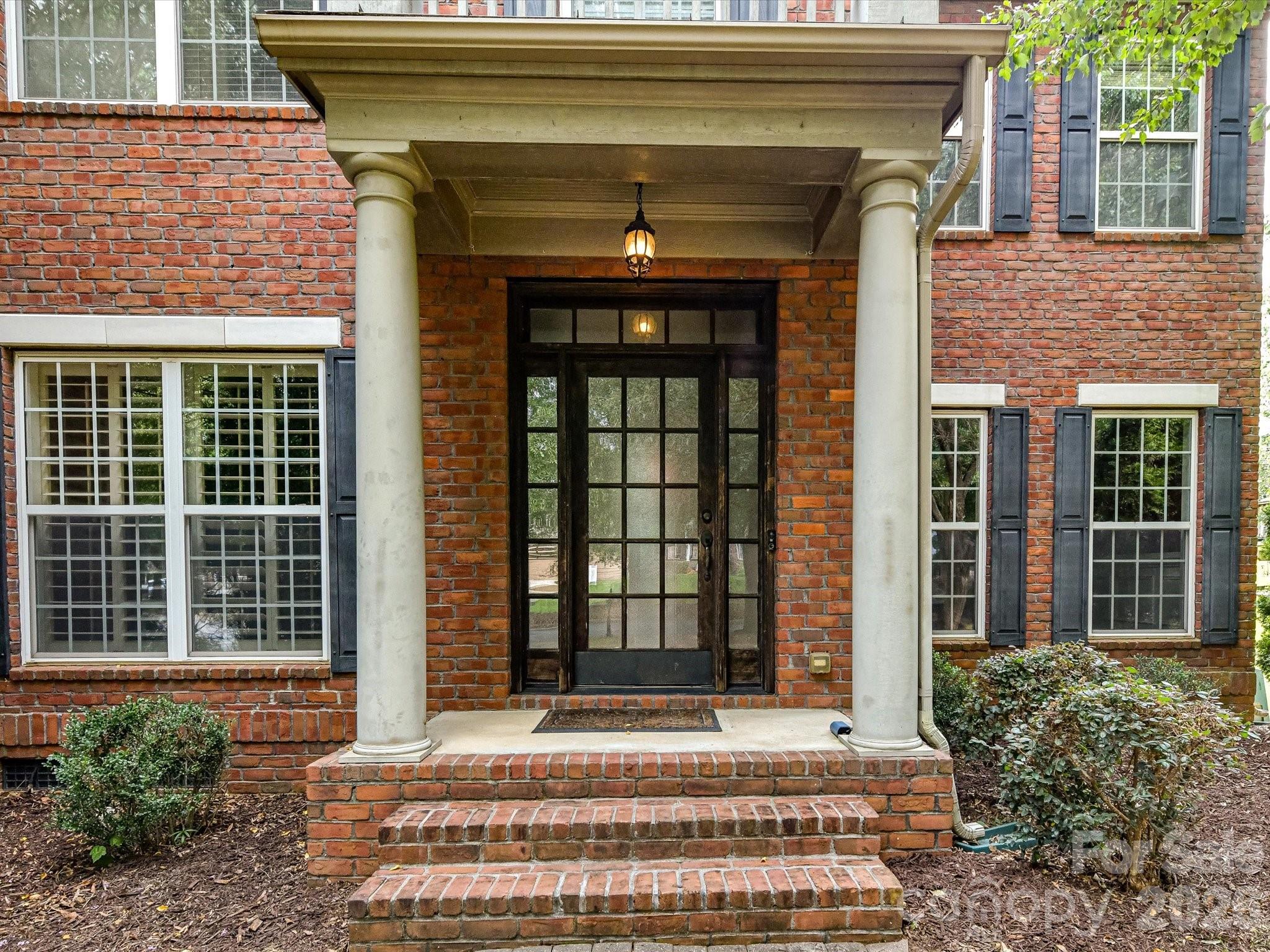 11203 Warfield Avenue — Huntersville