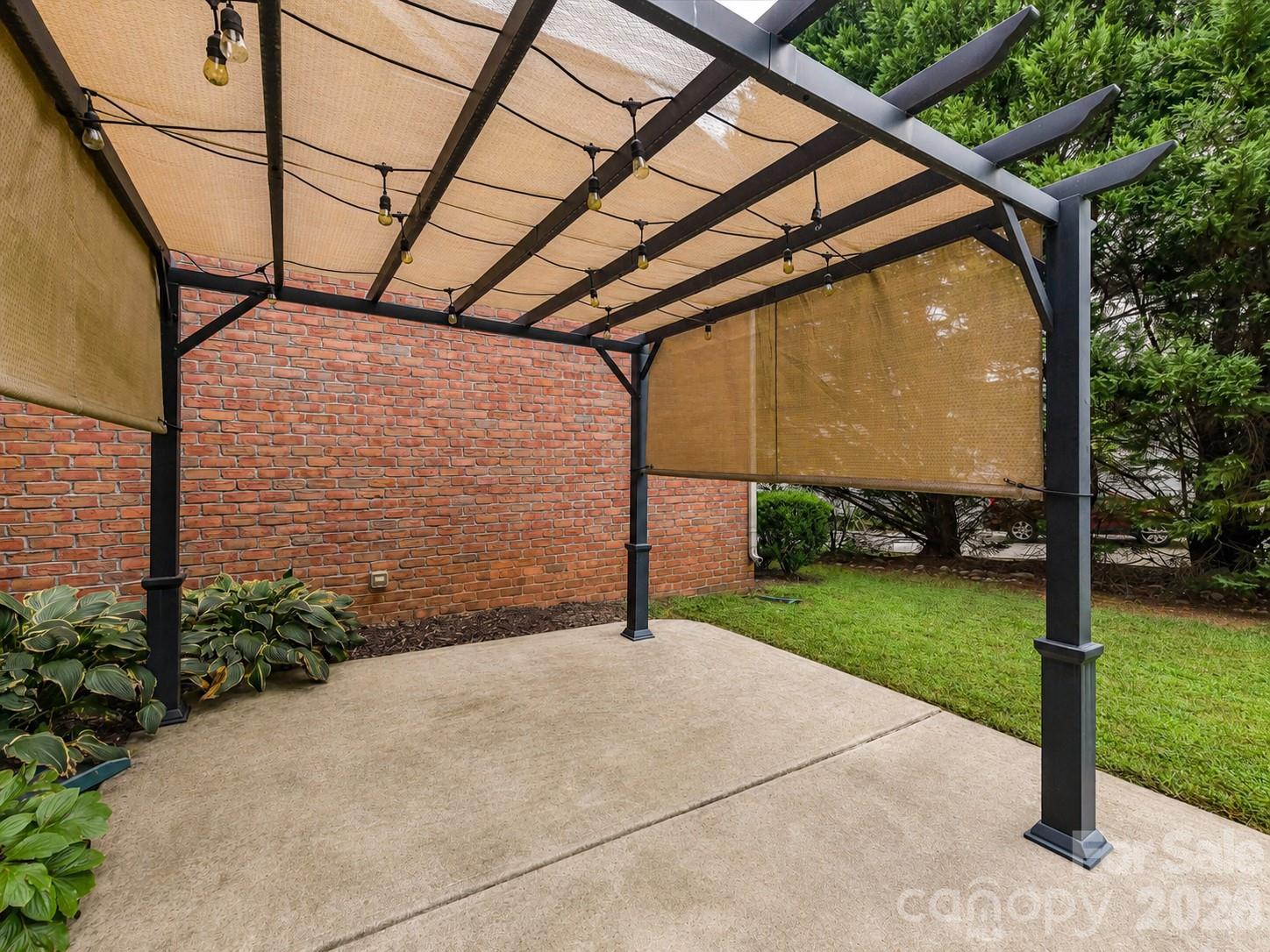 11203 Warfield Avenue — Huntersville