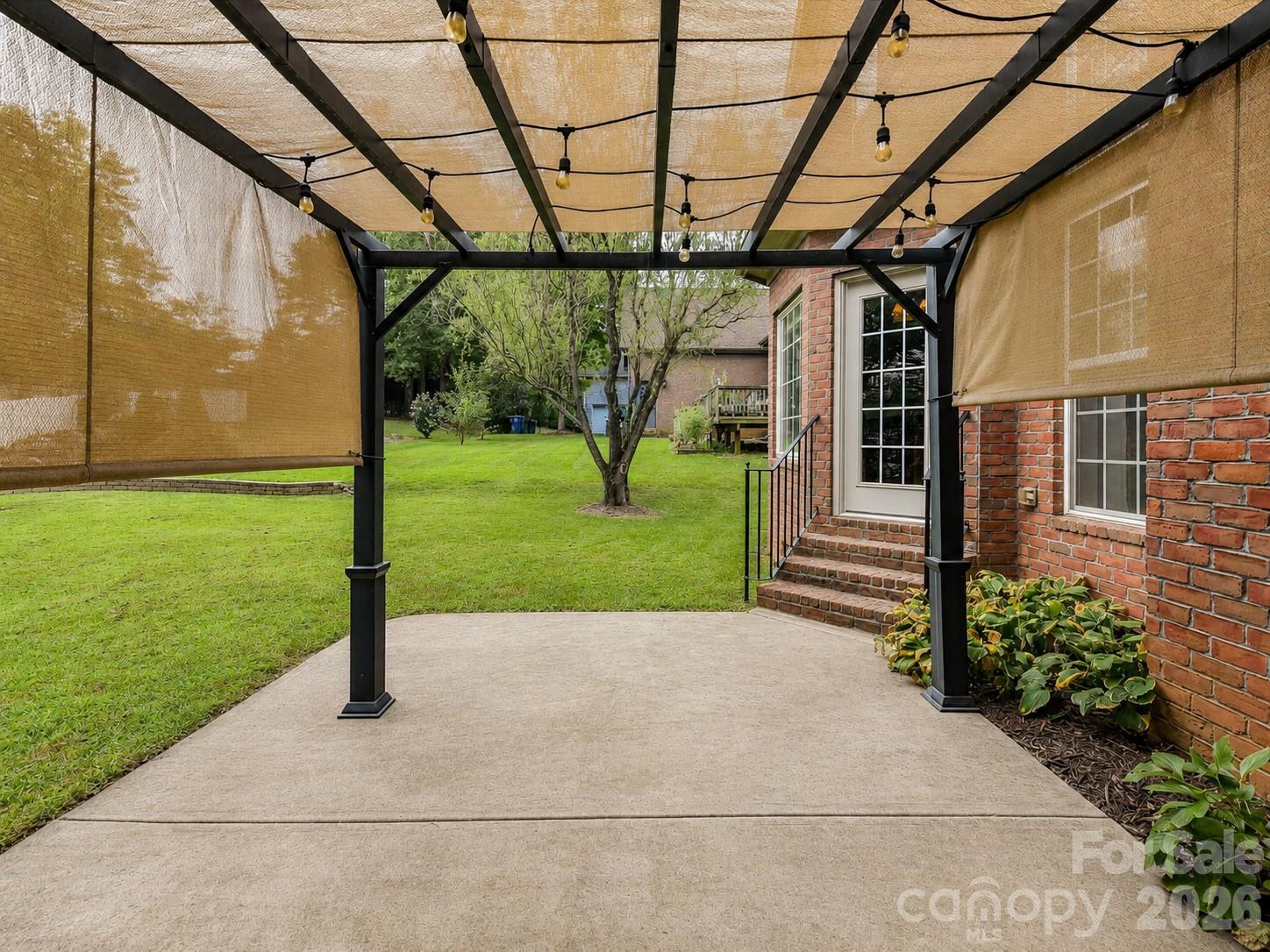 11203 Warfield Avenue — Huntersville