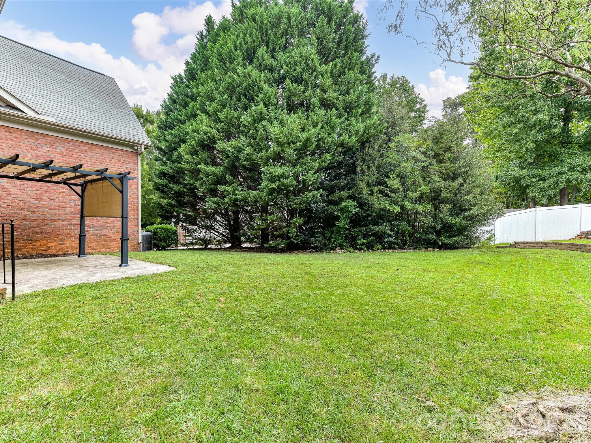 11203 Warfield Avenue — Huntersville
