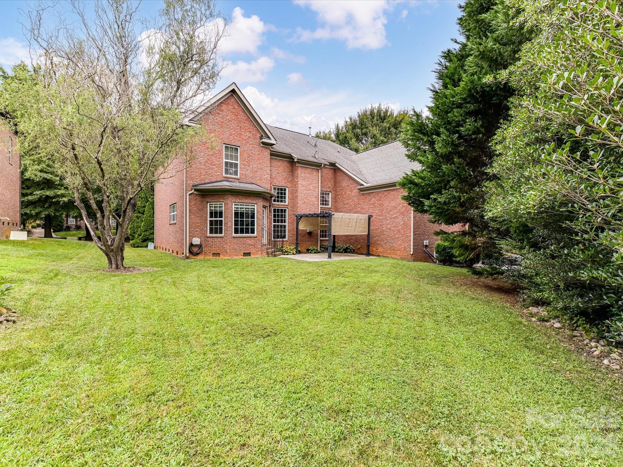 11203 Warfield Avenue — Huntersville