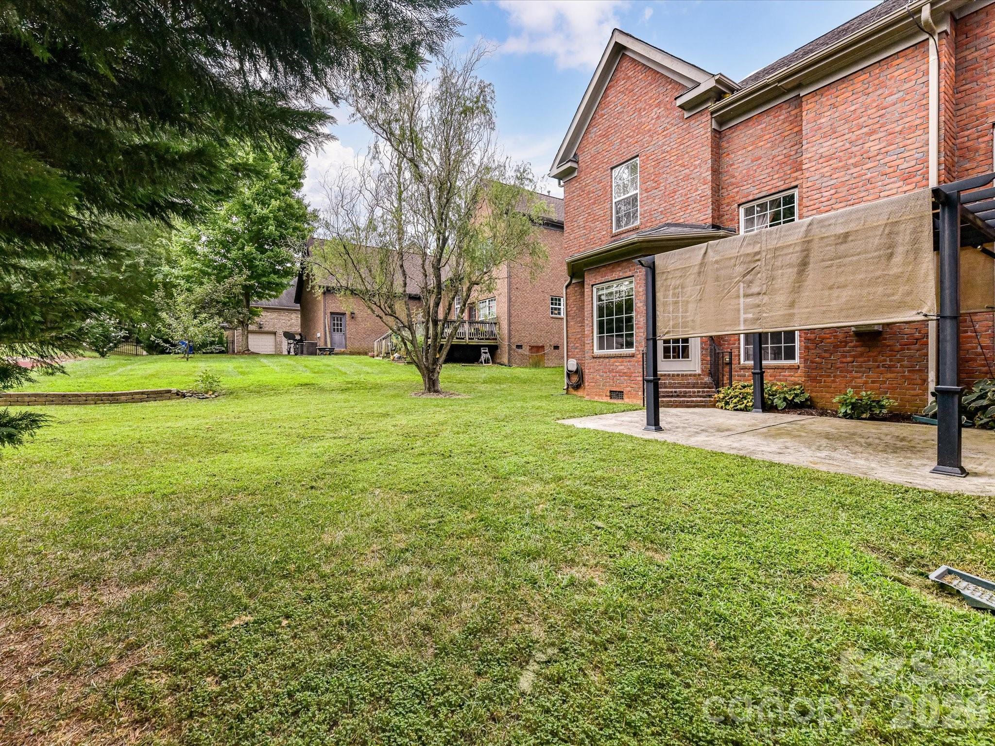 11203 Warfield Avenue — Huntersville