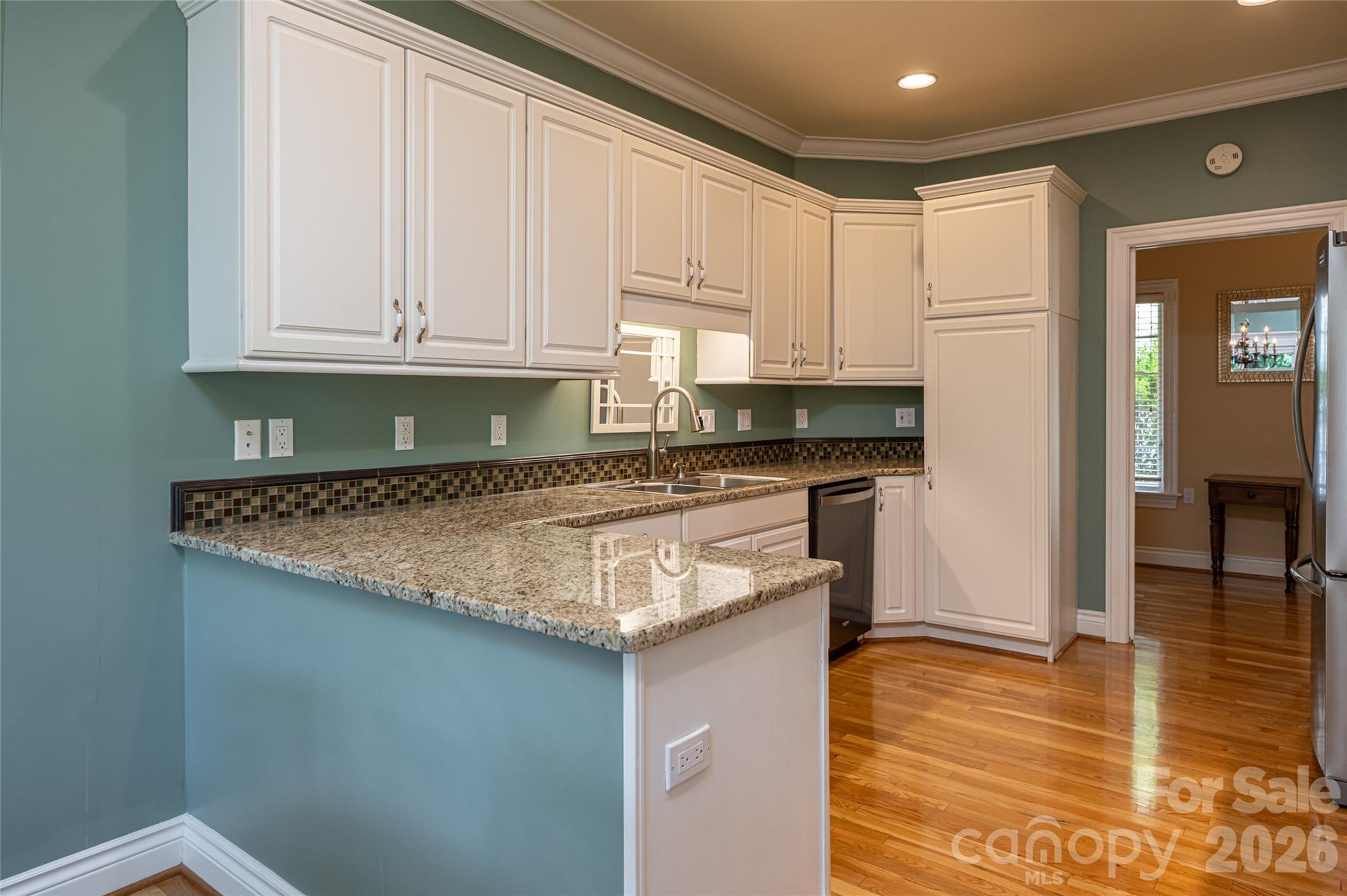 8 Clovelly Way — Asheville