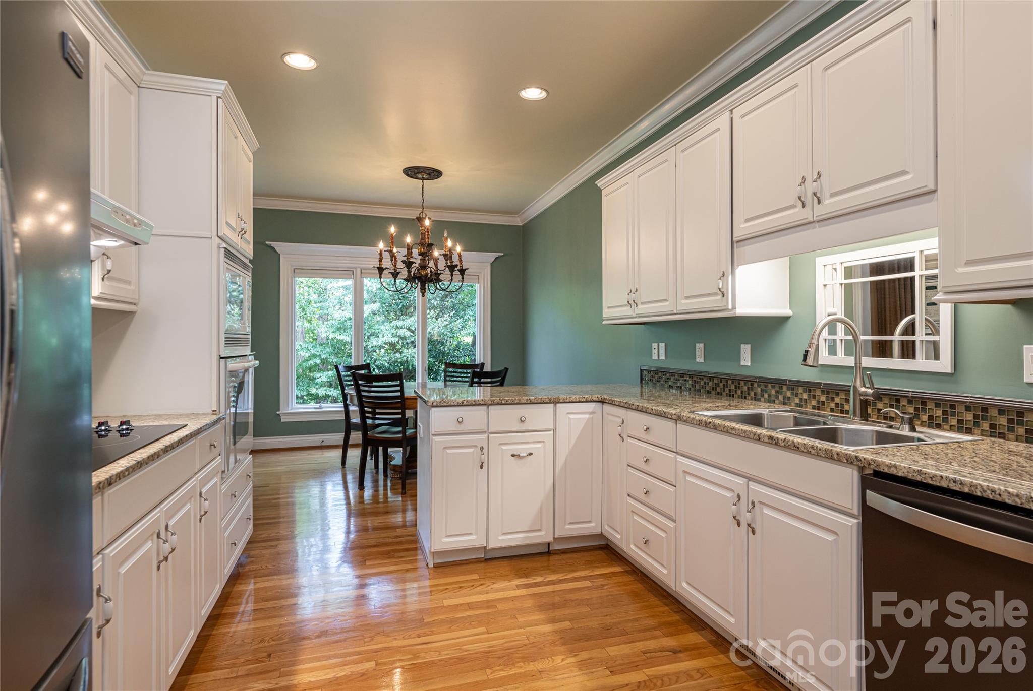 8 Clovelly Way — Asheville