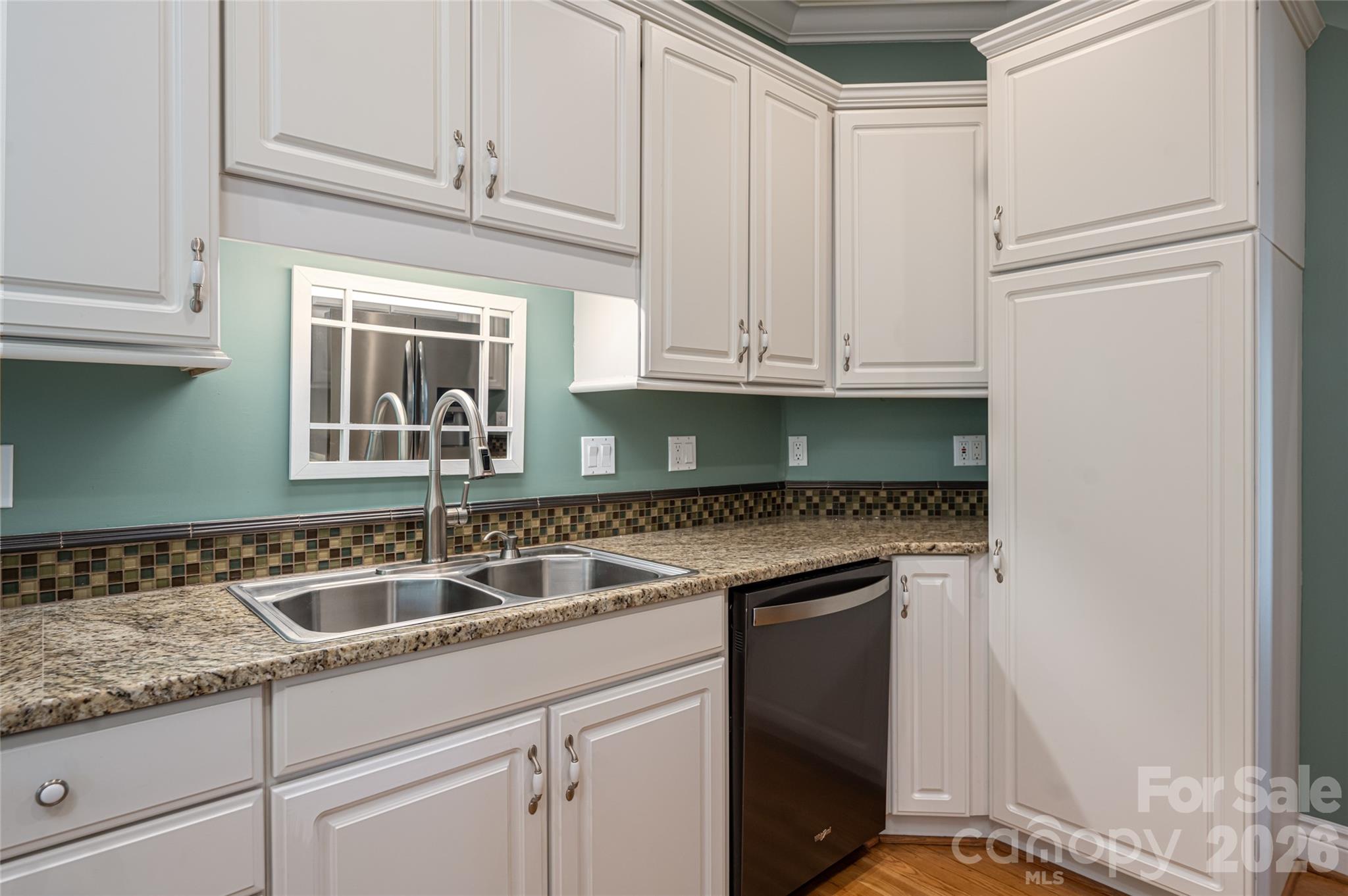 8 Clovelly Way — Asheville