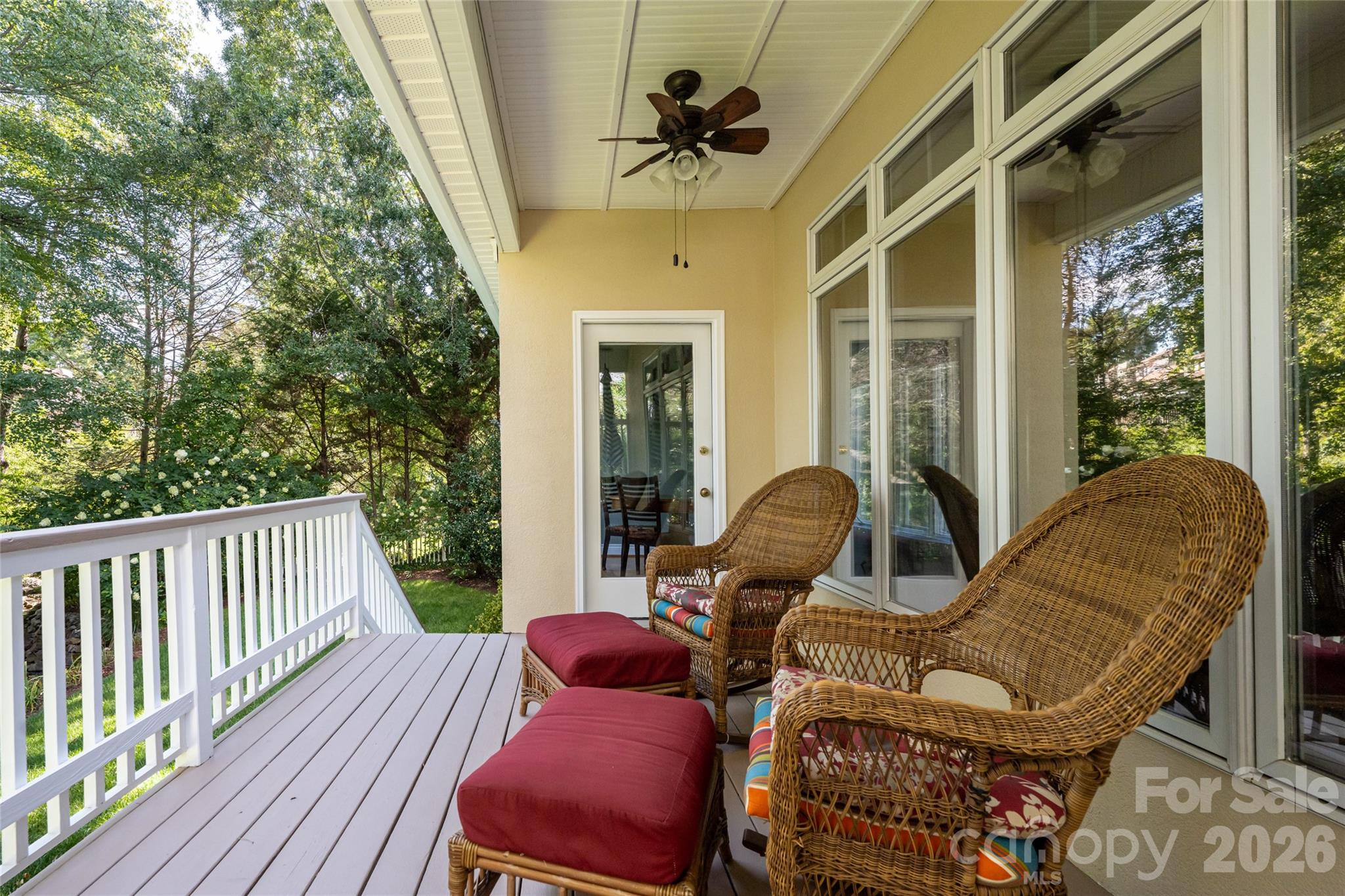 8 Clovelly Way — Asheville
