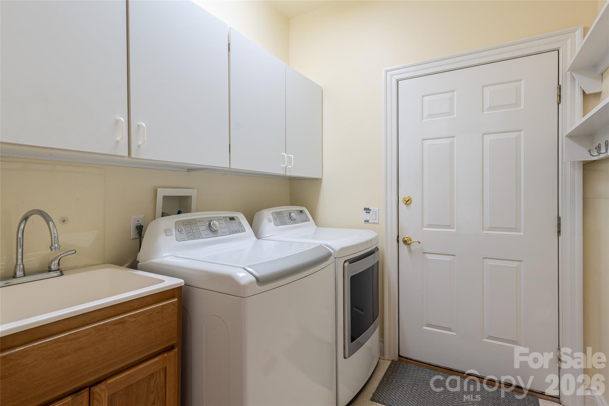 8 Clovelly Way — Asheville