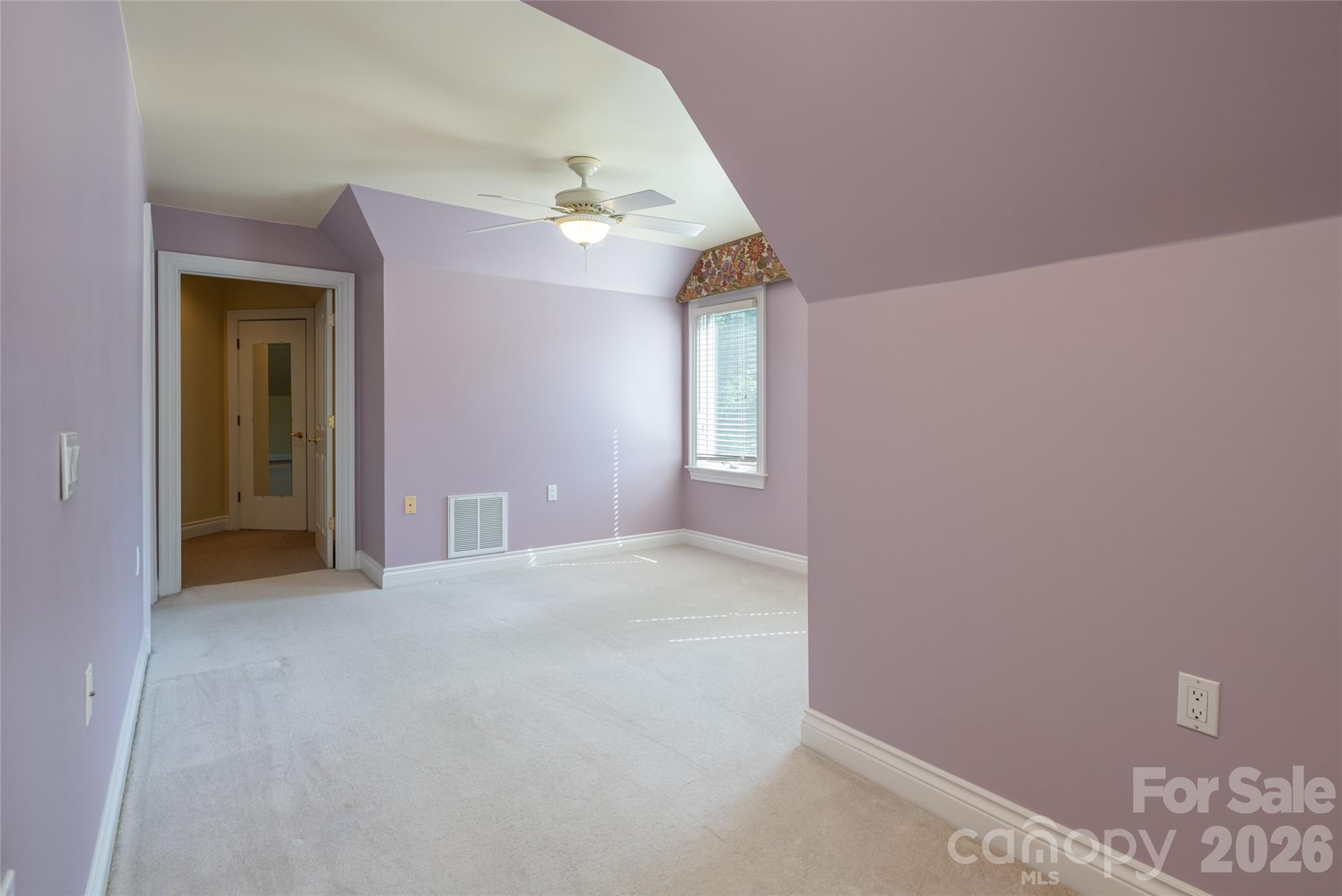 8 Clovelly Way — Asheville