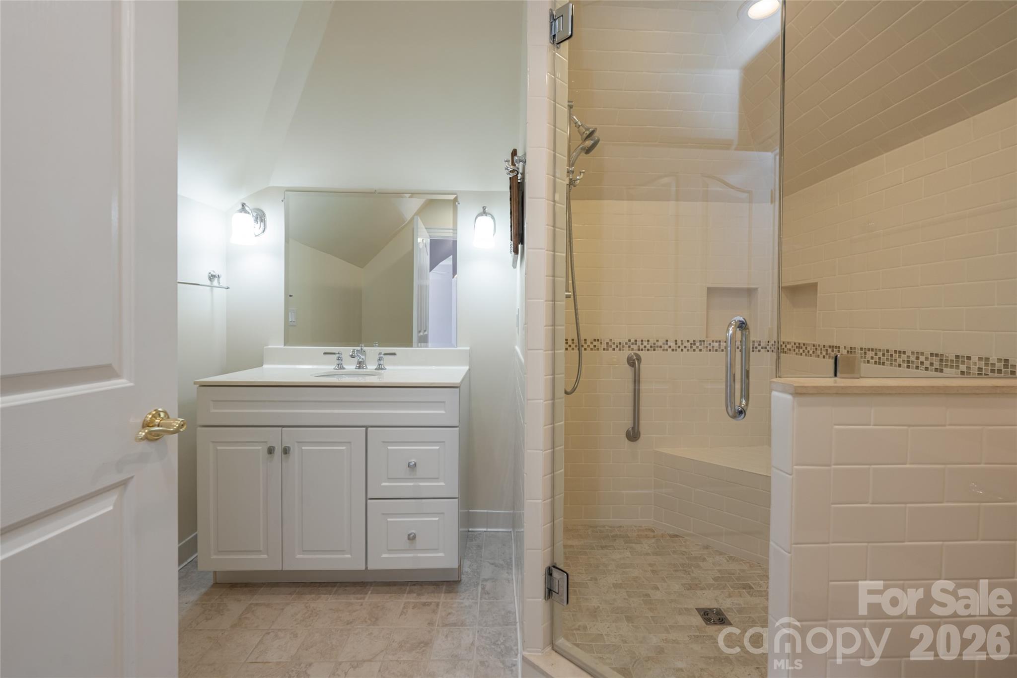 8 Clovelly Way — Asheville