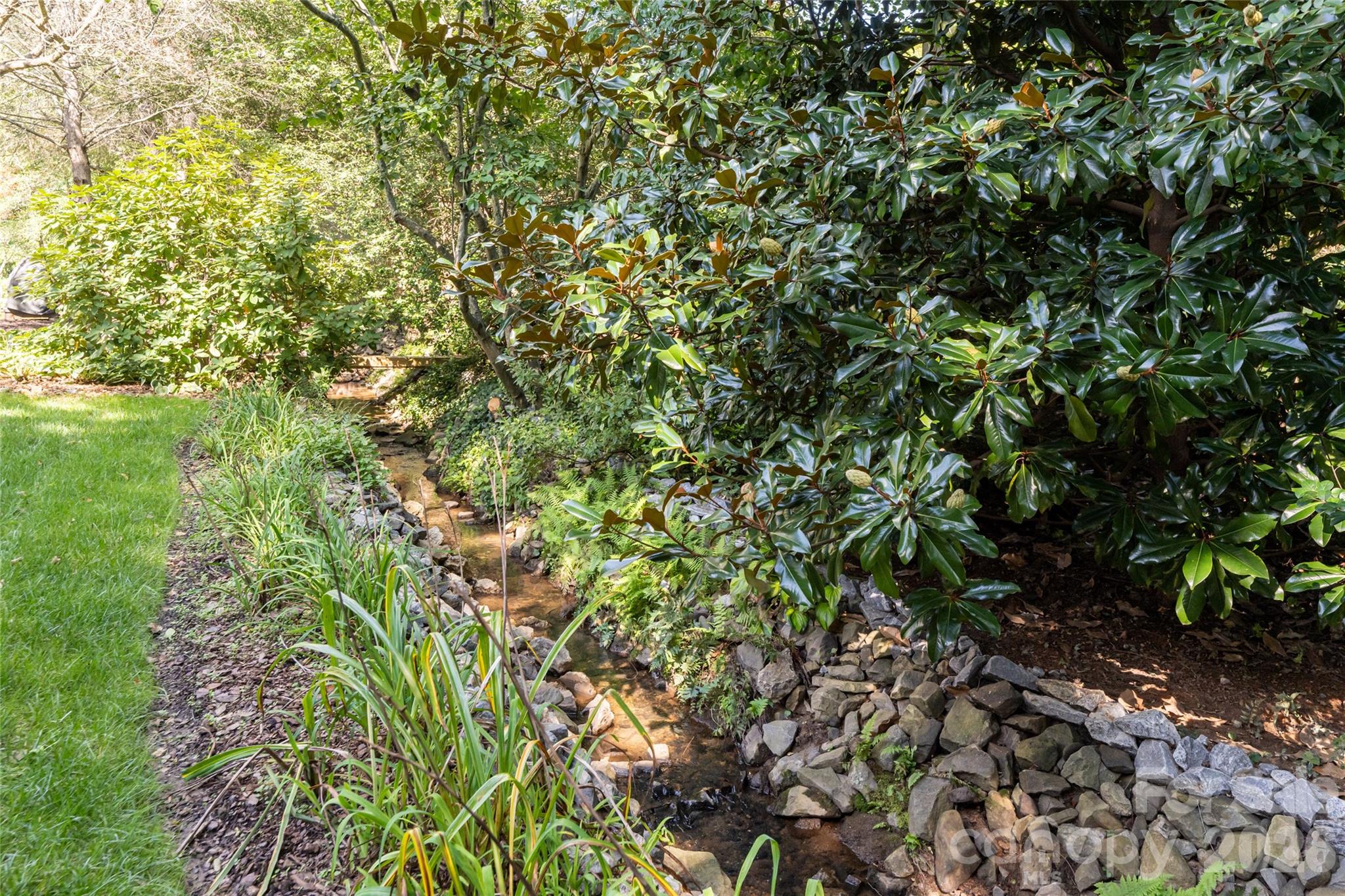 8 Clovelly Way — Asheville