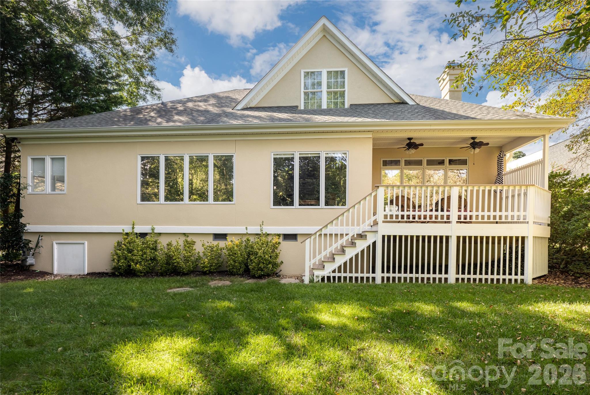 8 Clovelly Way — Asheville
