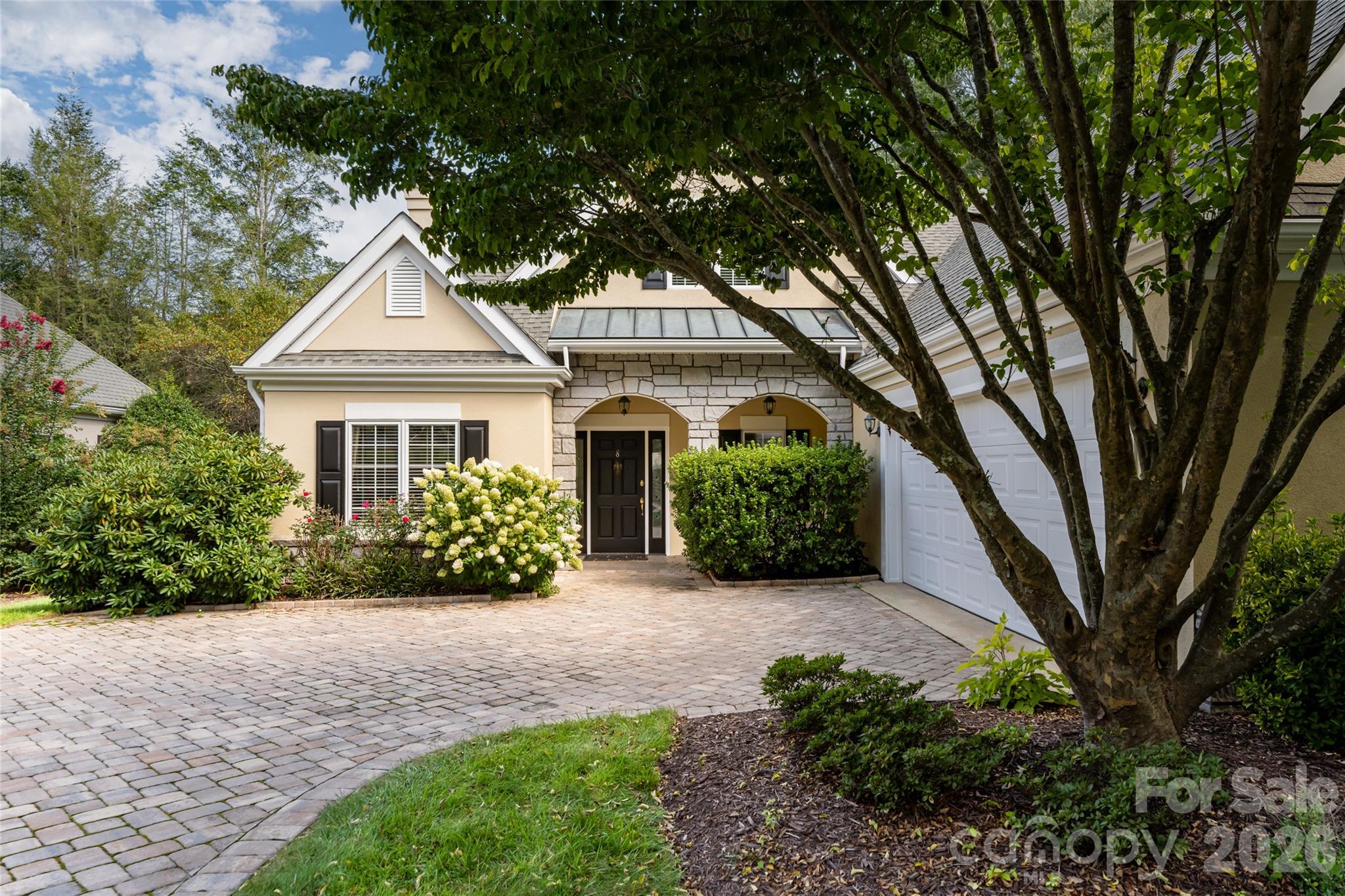 8 Clovelly Way — Asheville