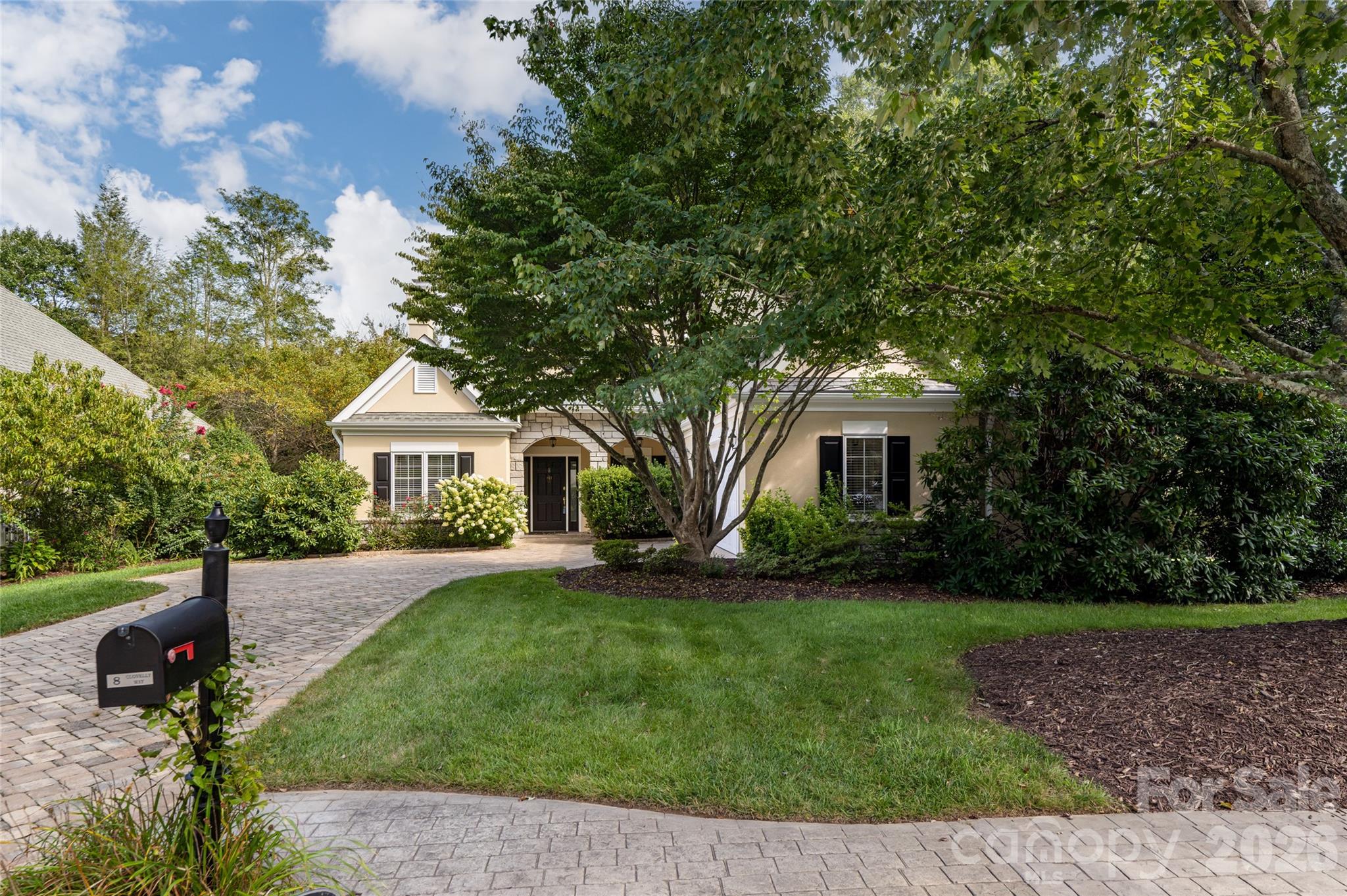 8 Clovelly Way — Asheville