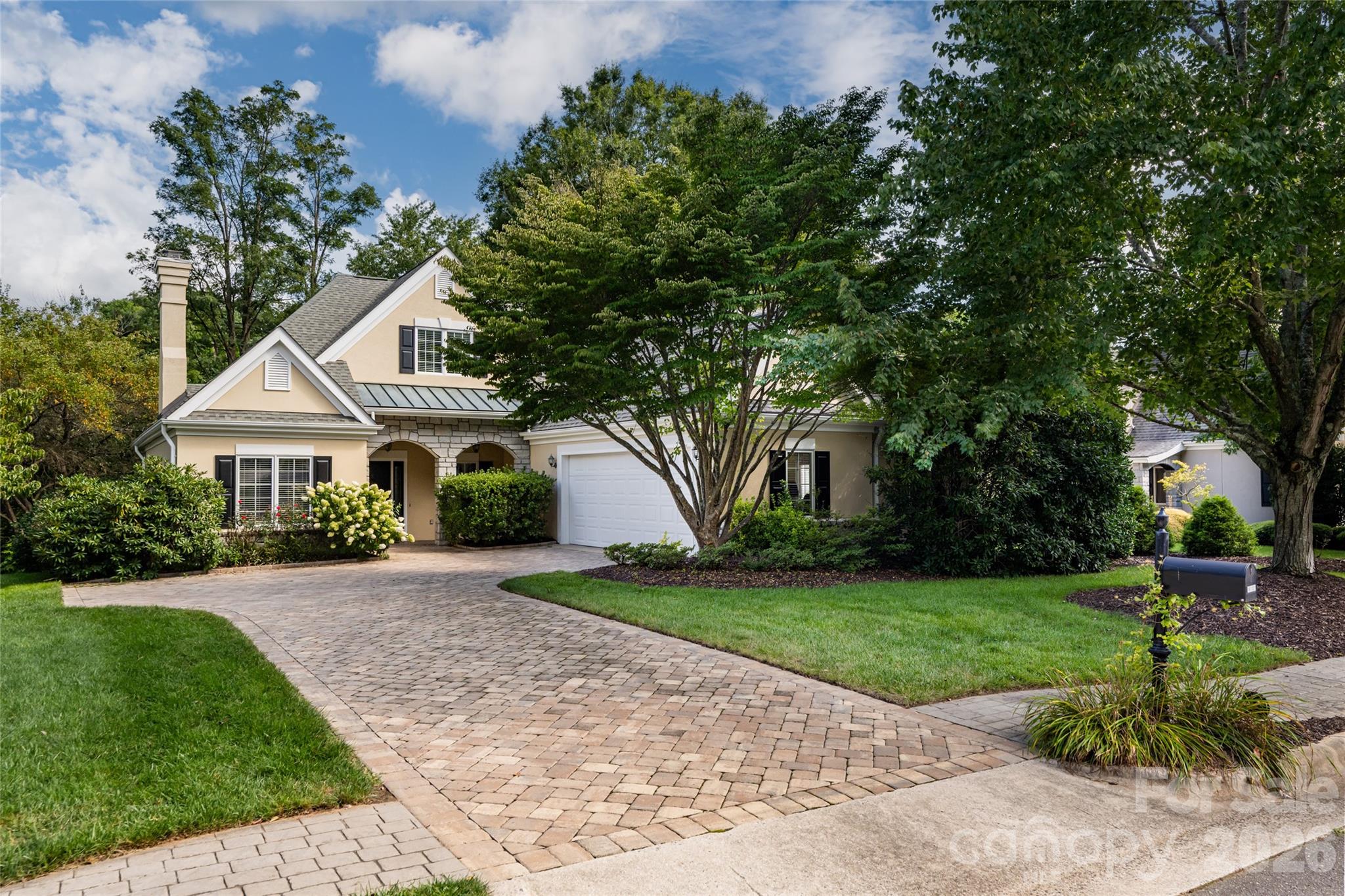 8 Clovelly Way — Asheville