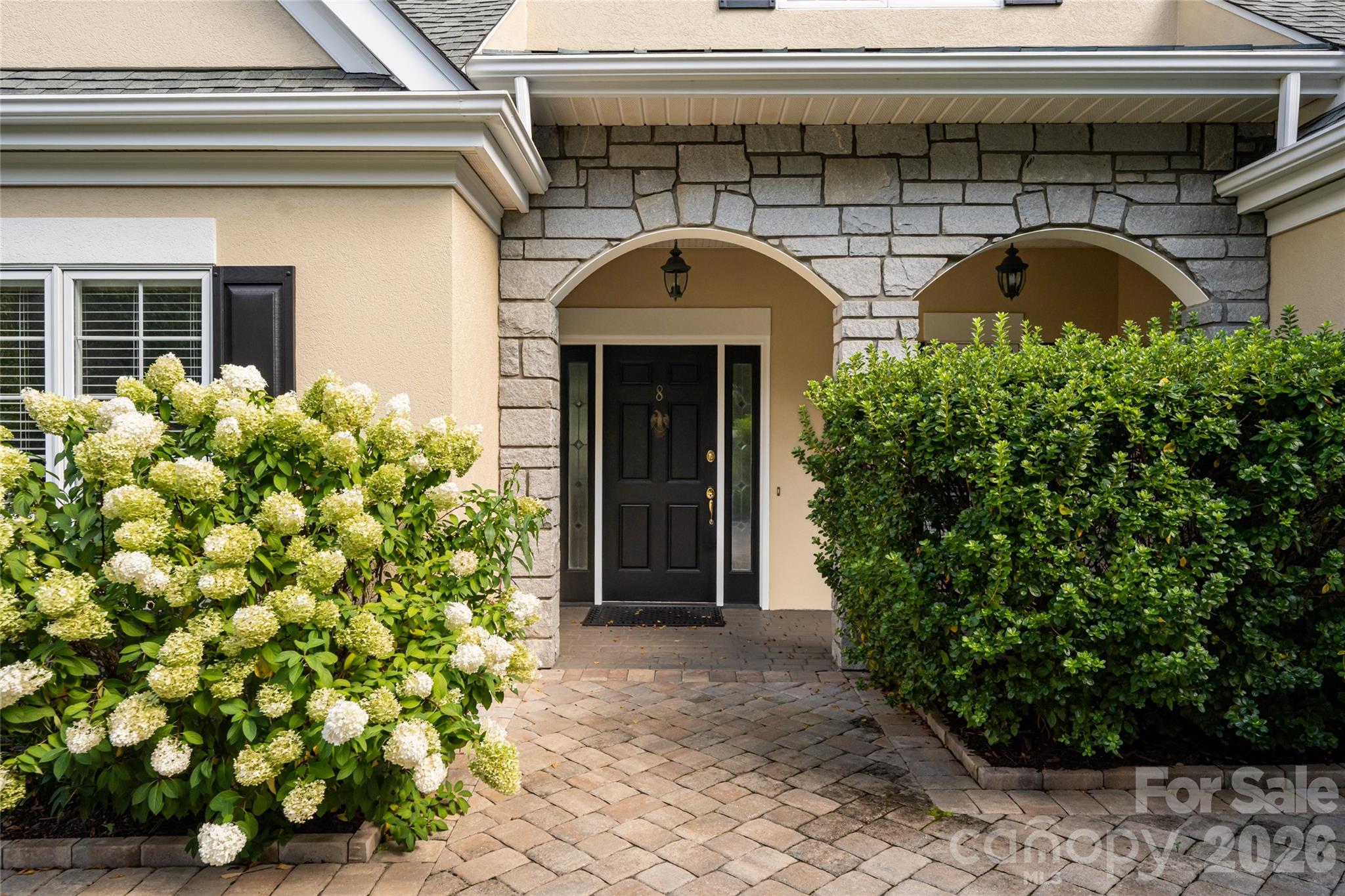 8 Clovelly Way — Asheville