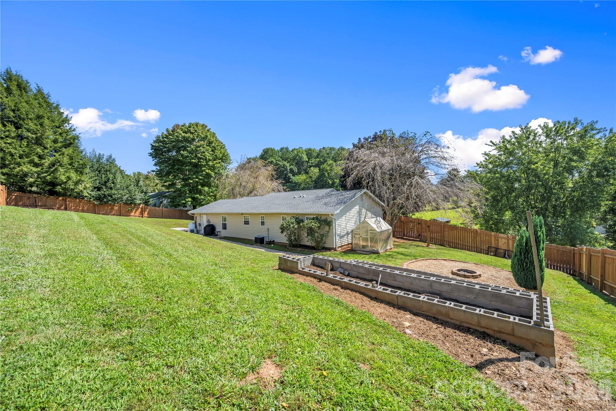 12 Sydney Lane — Asheville