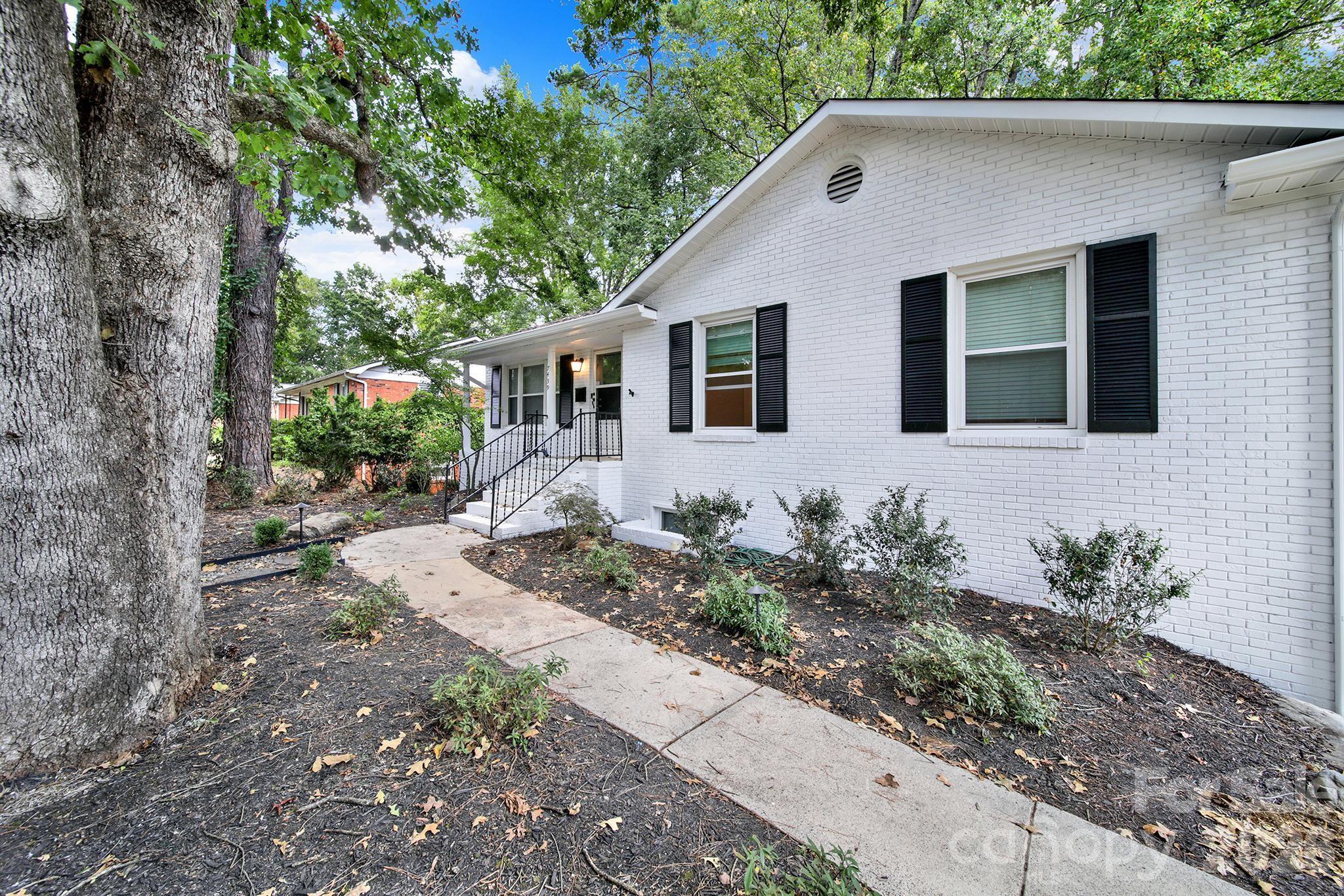 7439 Watercrest Road — Charlotte