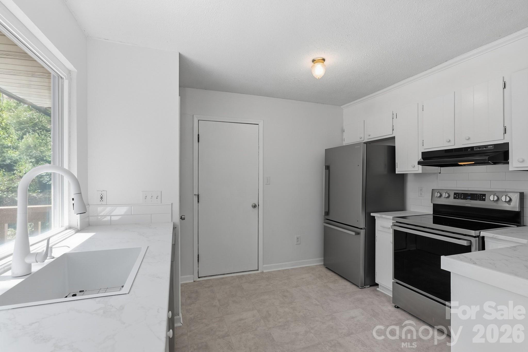 5300 Rolling Oak Lane — Charlotte