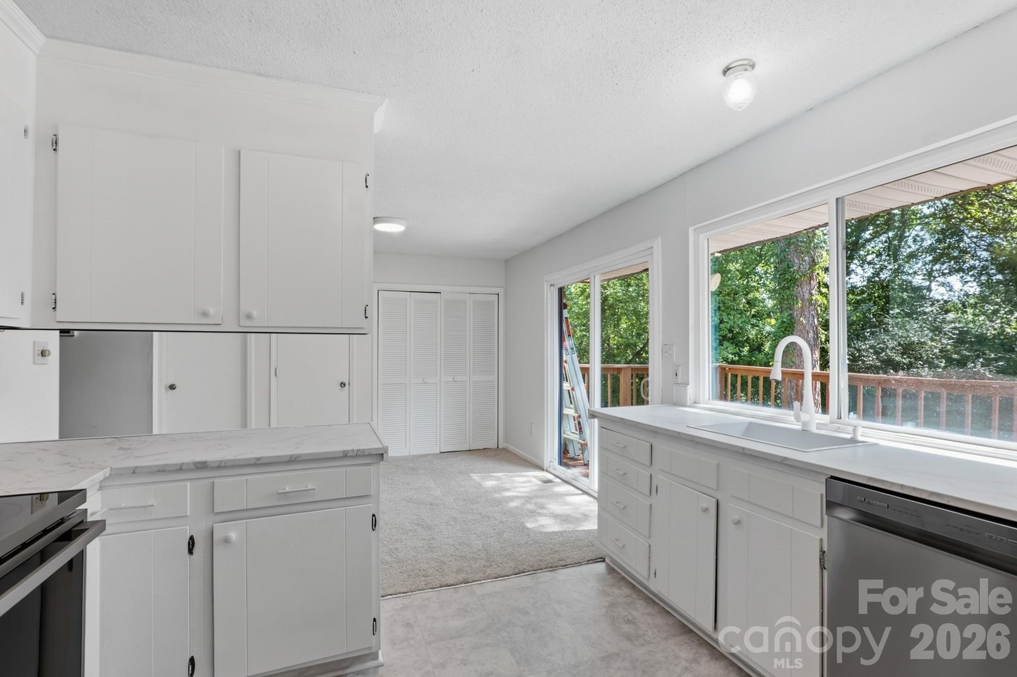 5300 Rolling Oak Lane — Charlotte