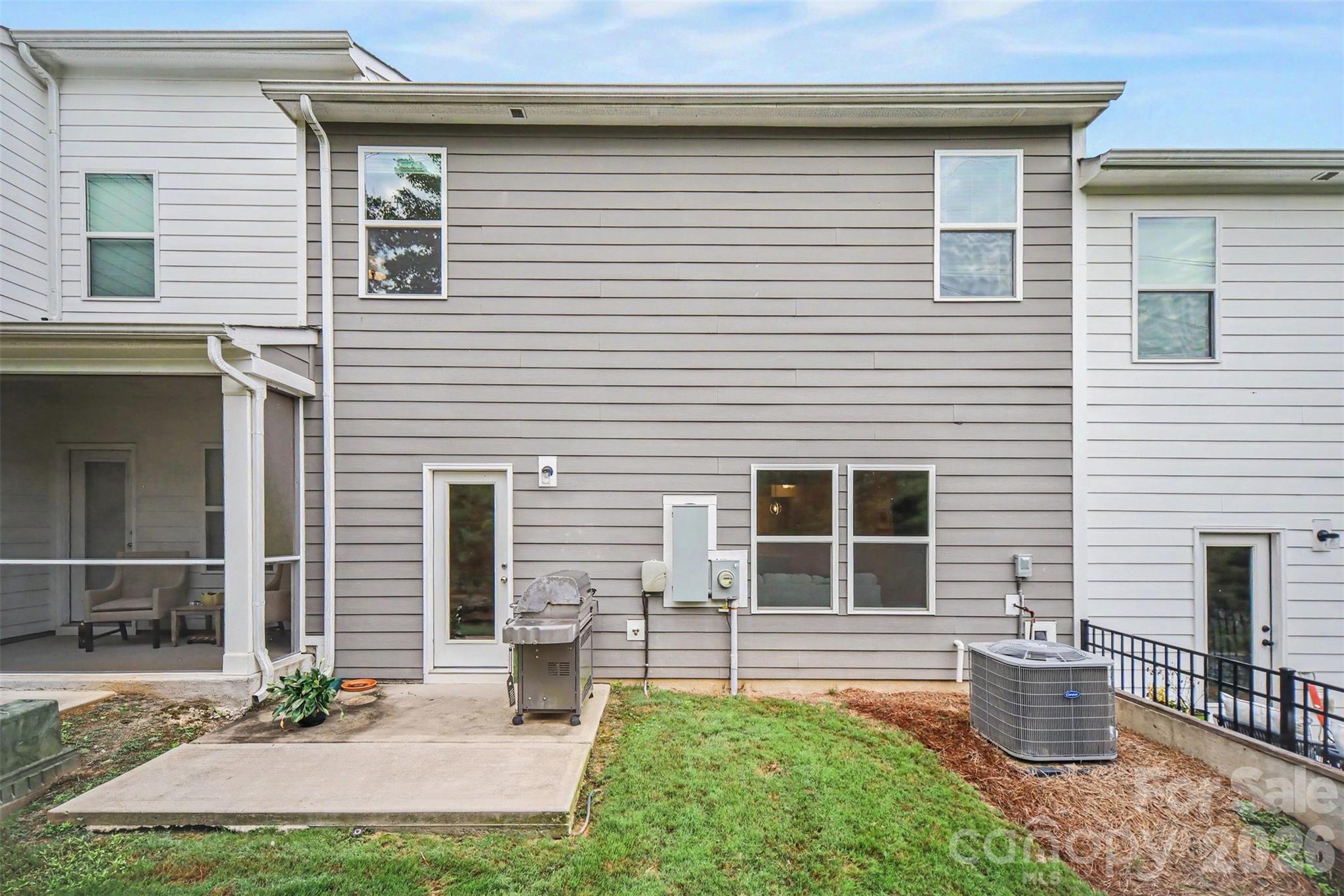 1138 Streamside Lane — York