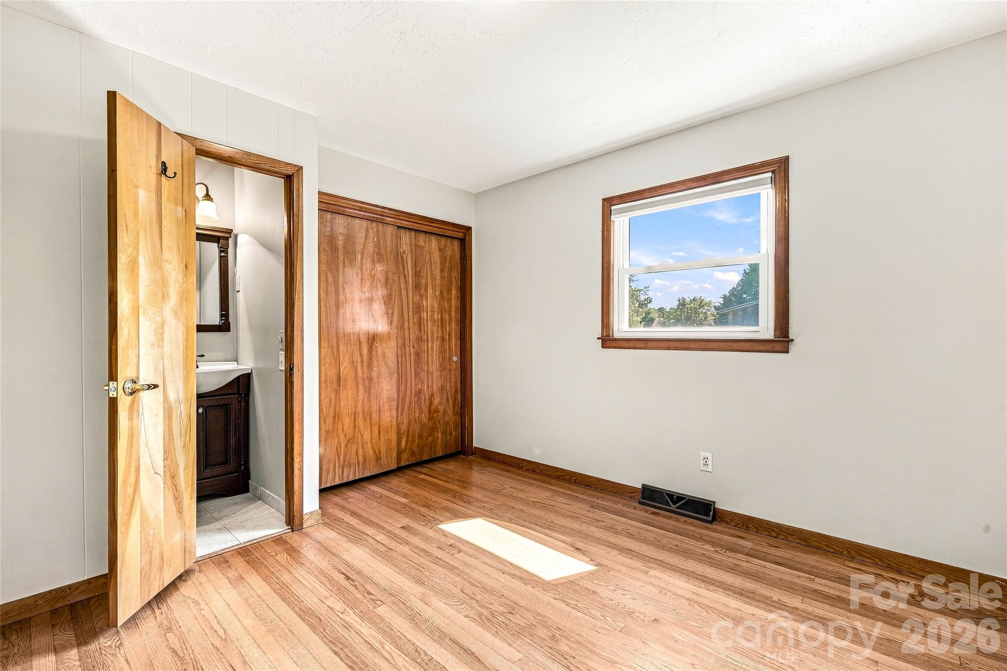 708 Loop Road — Hendersonville