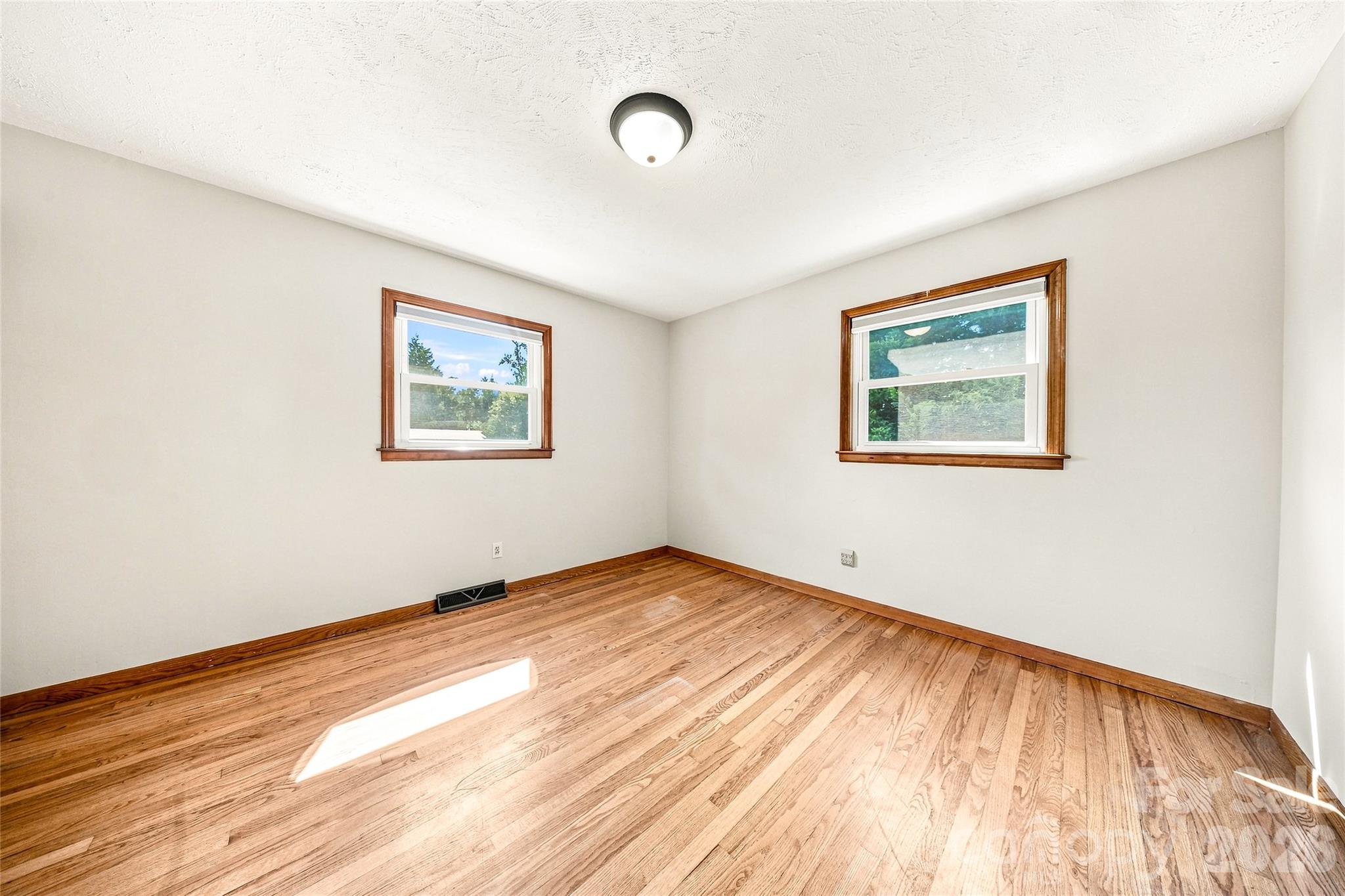 708 Loop Road — Hendersonville