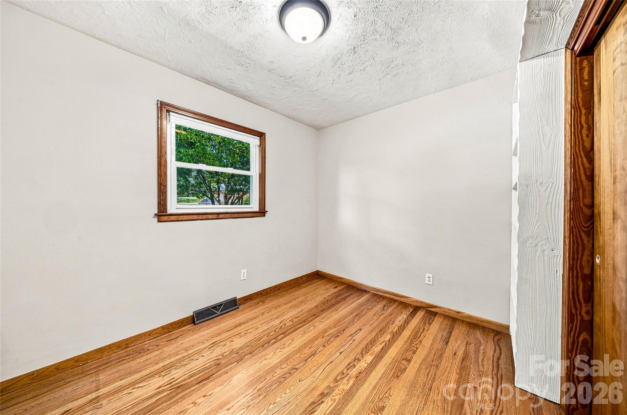 708 Loop Road — Hendersonville