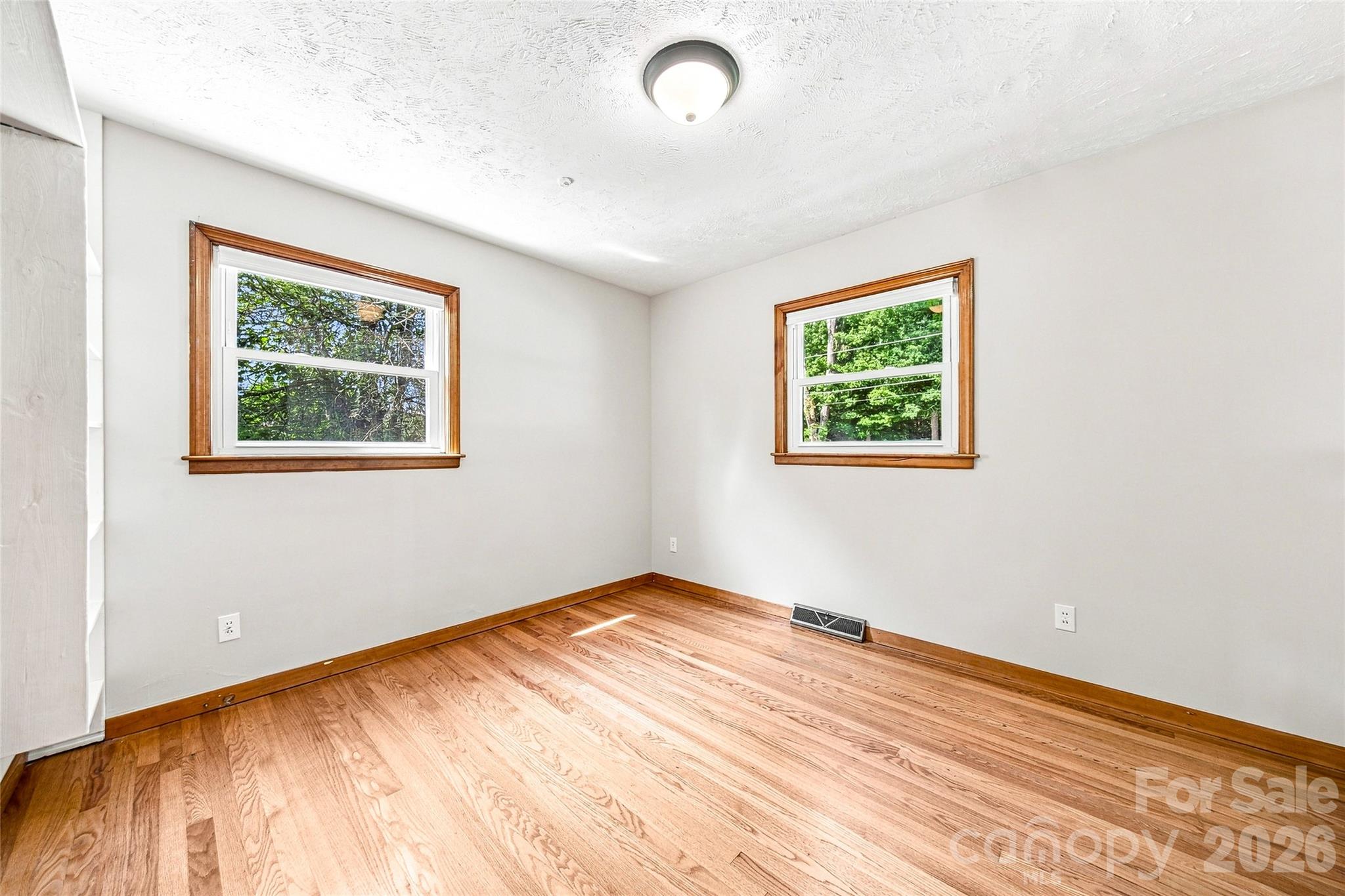 708 Loop Road — Hendersonville