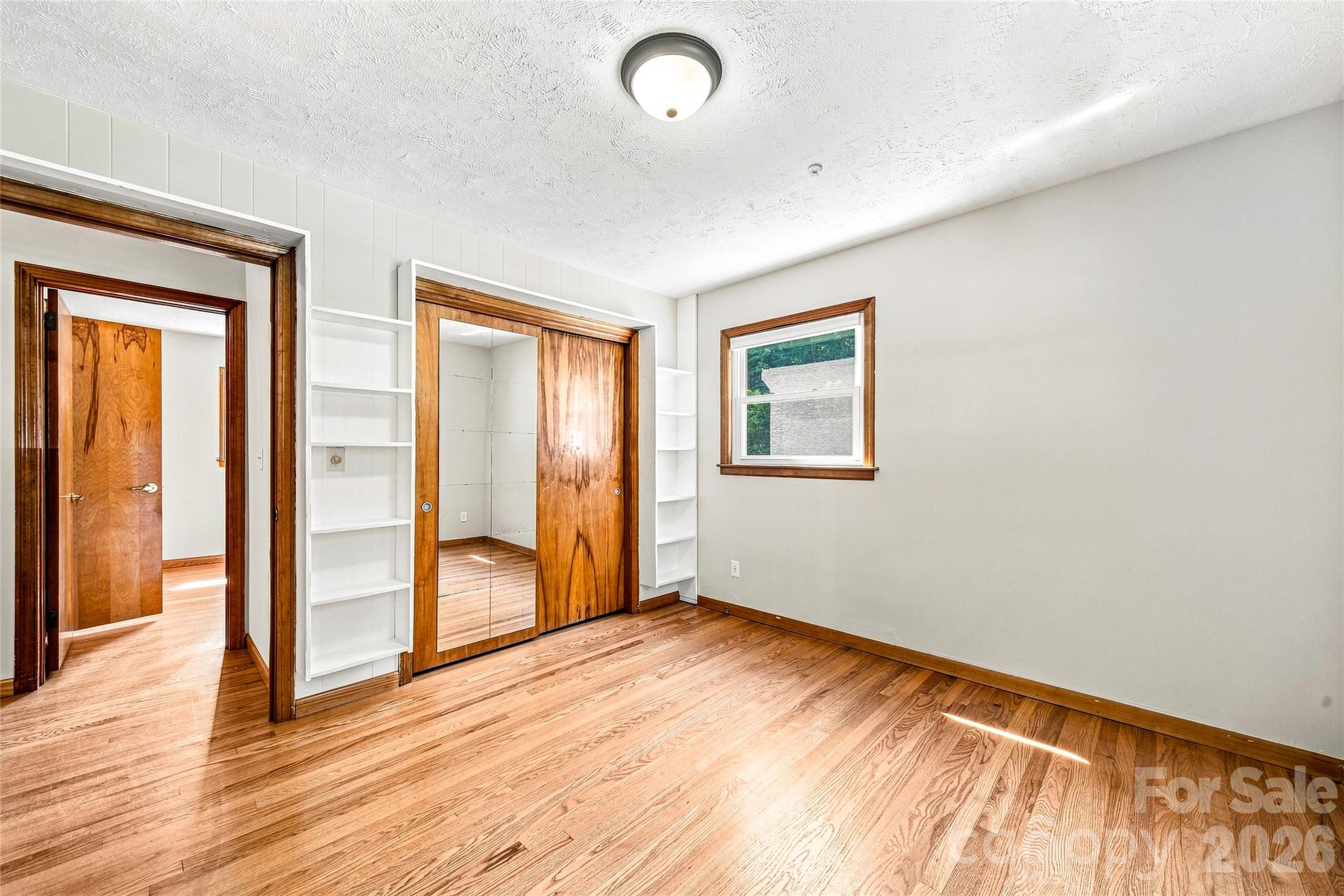 708 Loop Road — Hendersonville