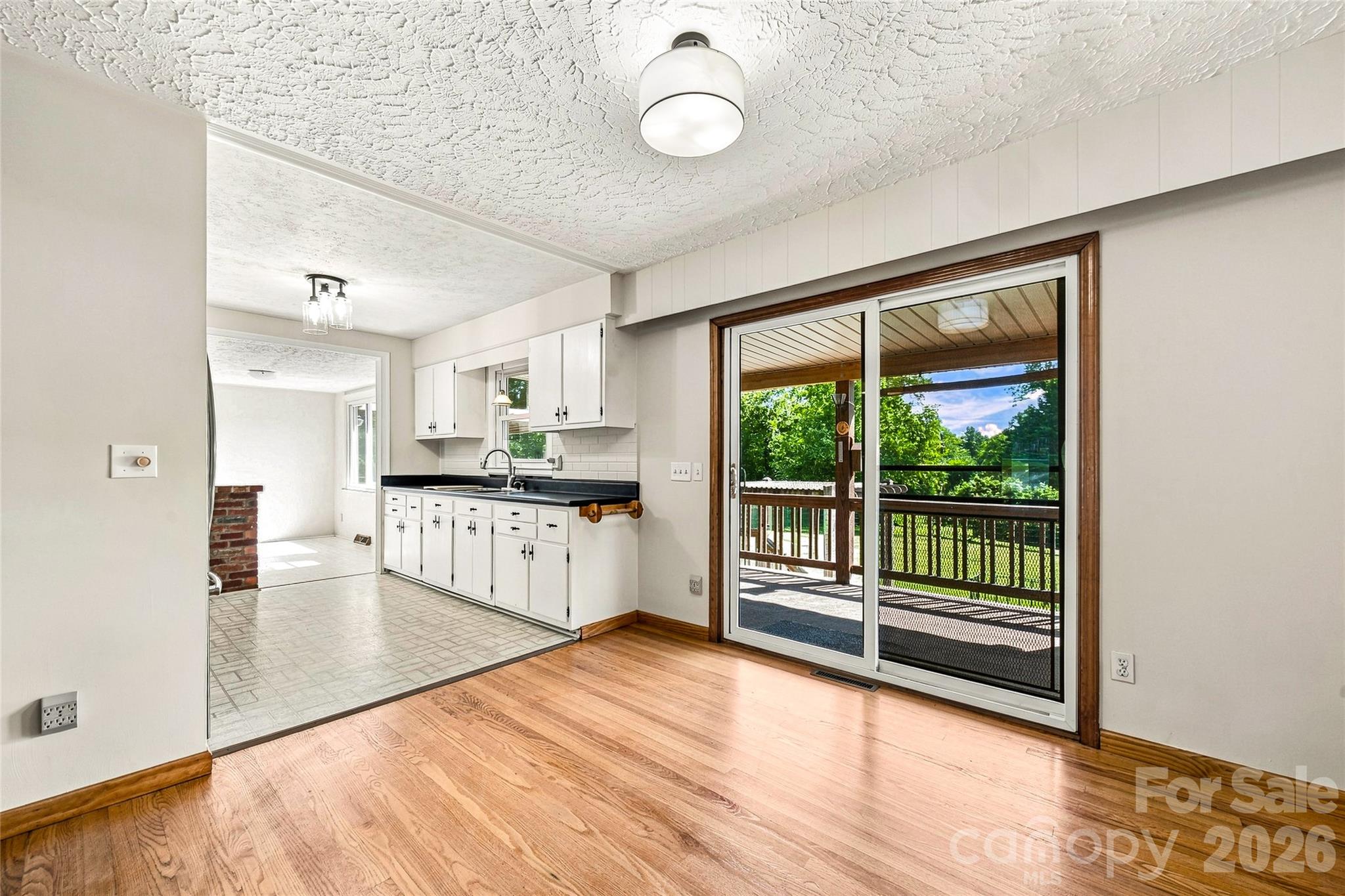 708 Loop Road — Hendersonville