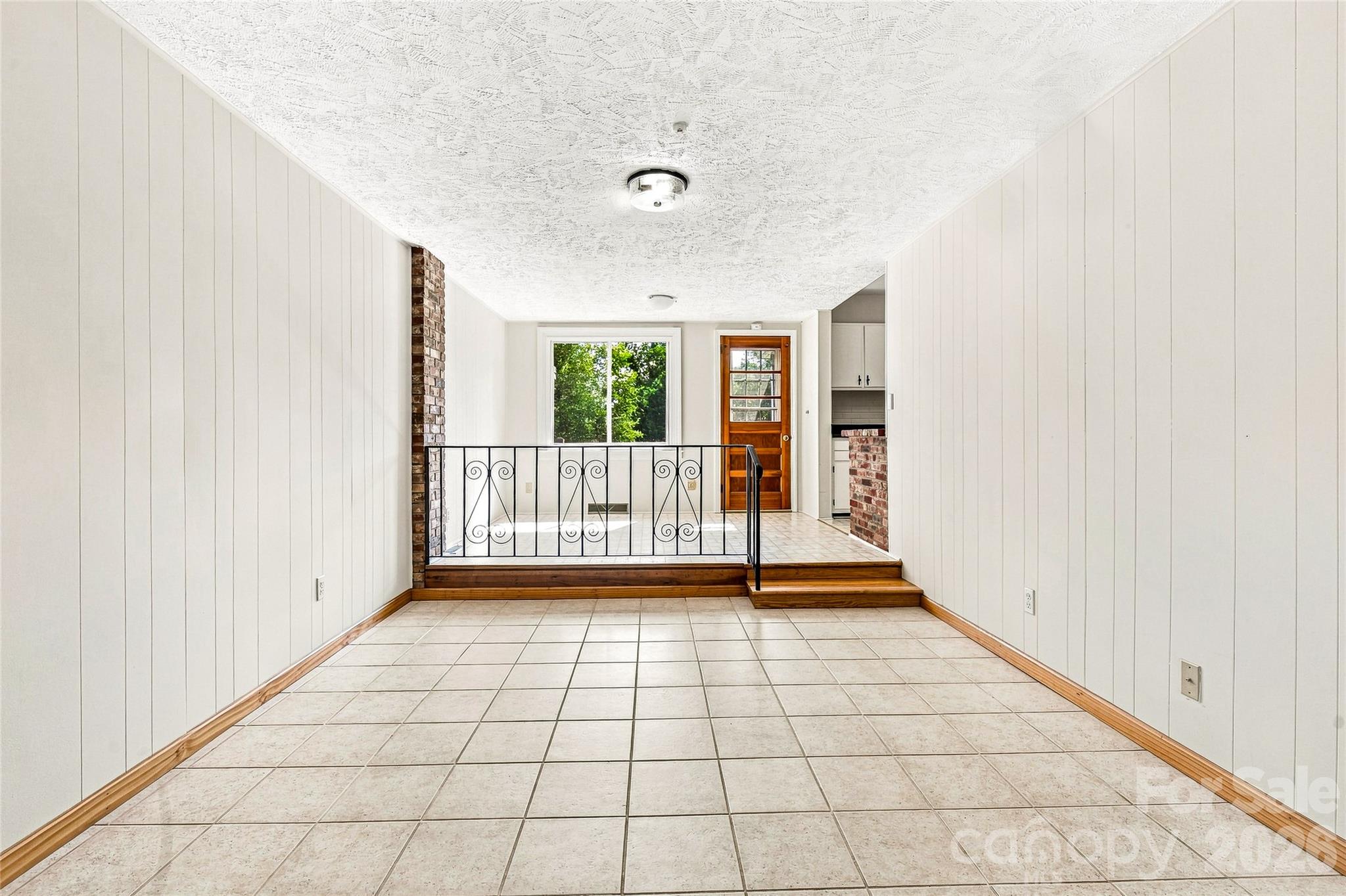 708 Loop Road — Hendersonville