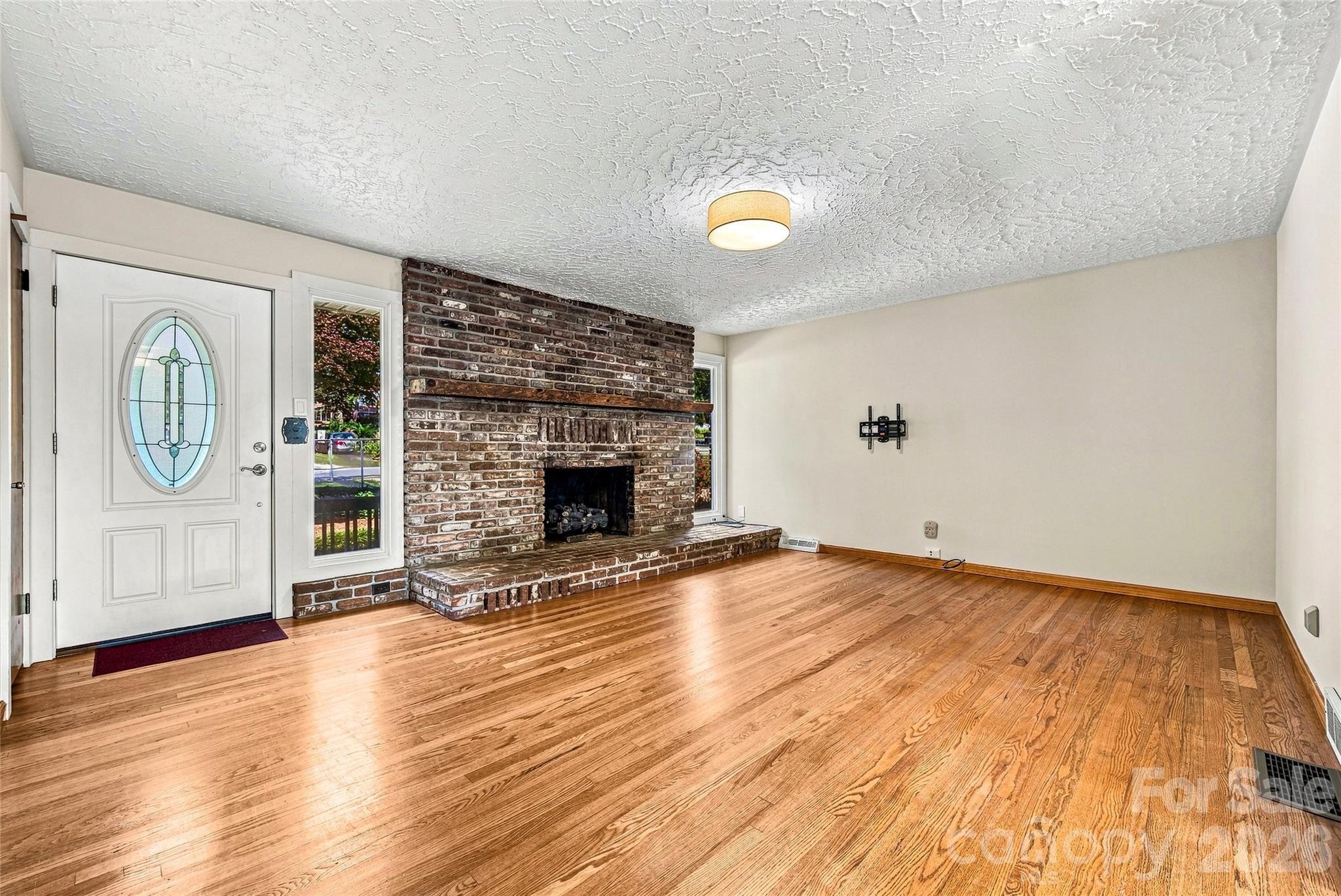 708 Loop Road — Hendersonville